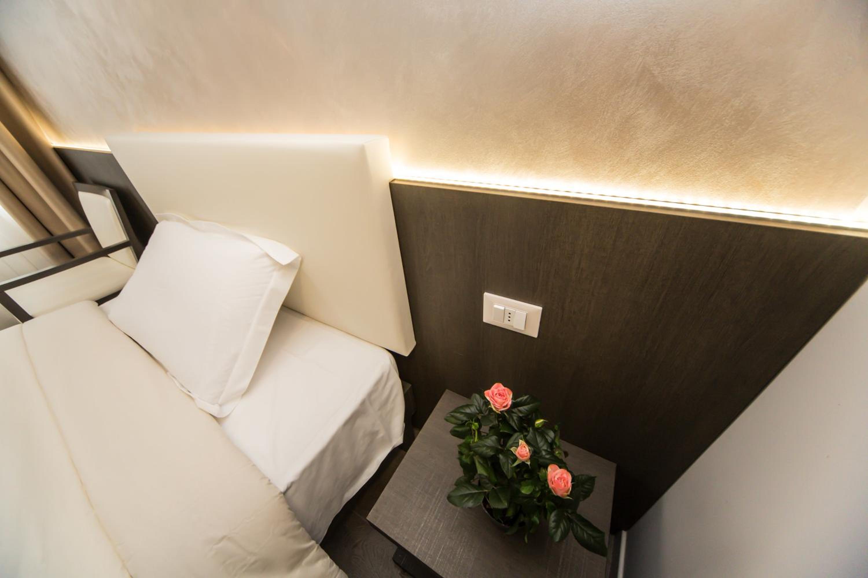 Standard King Room photo 3