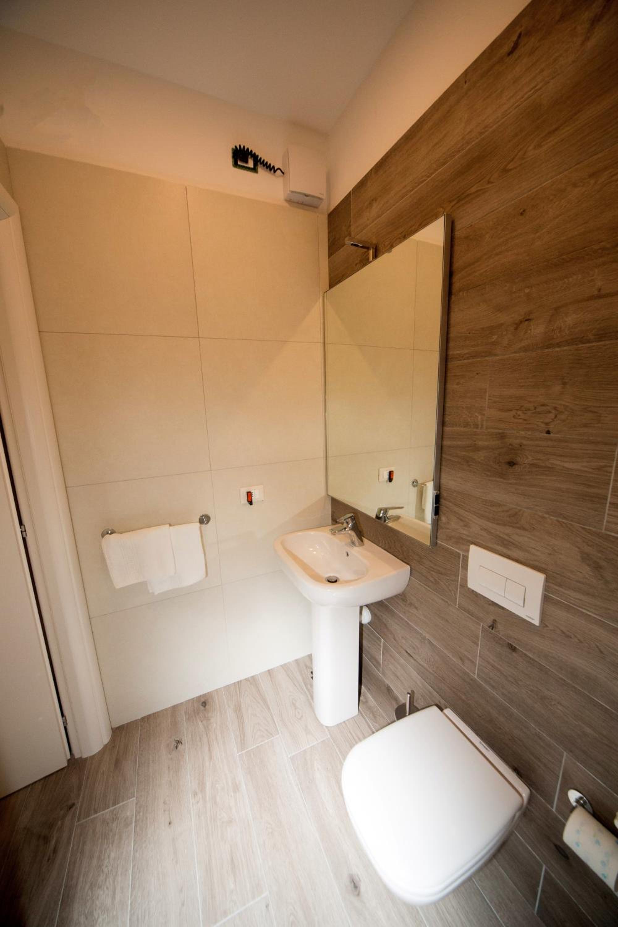 Double Room with Private Bathroom photo 2