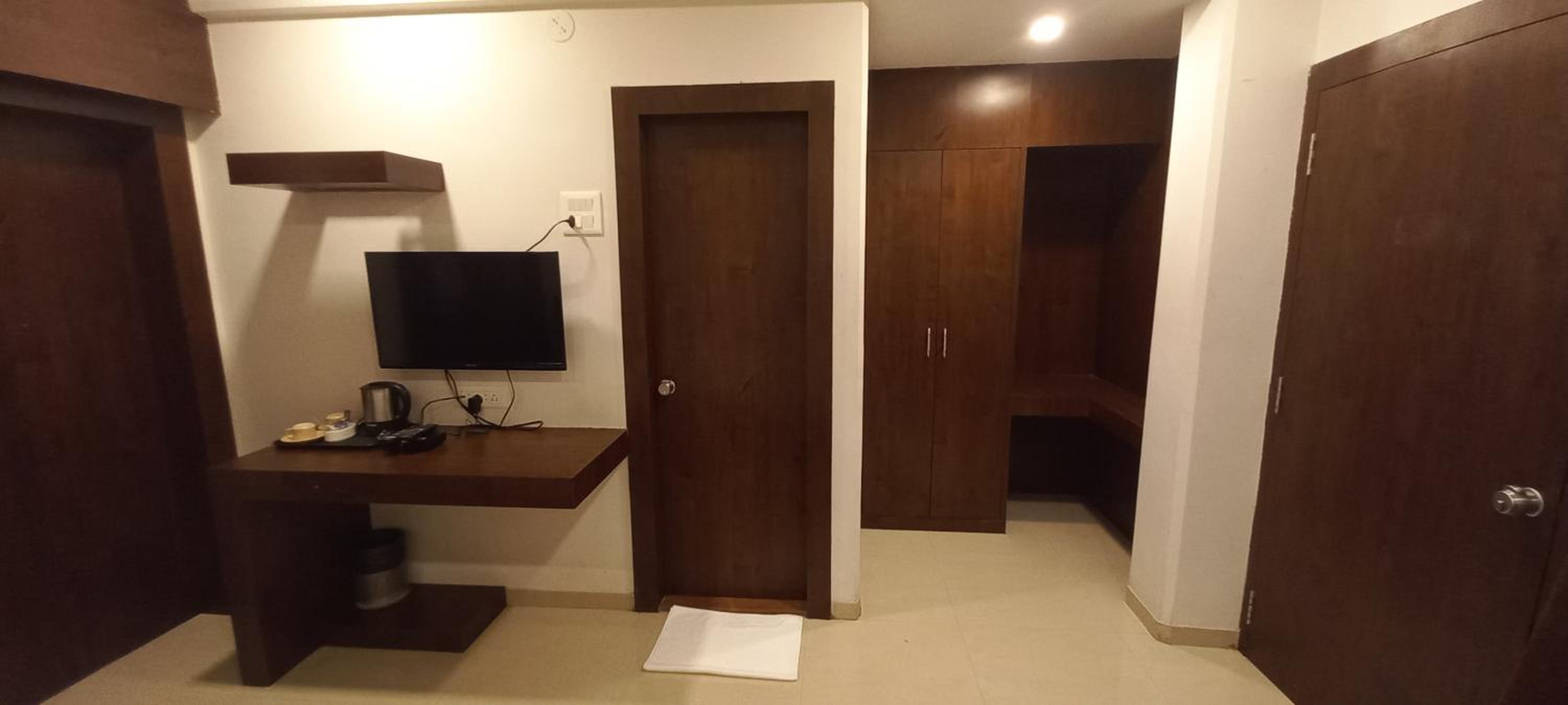 Super Deluxe Double Room photo 3