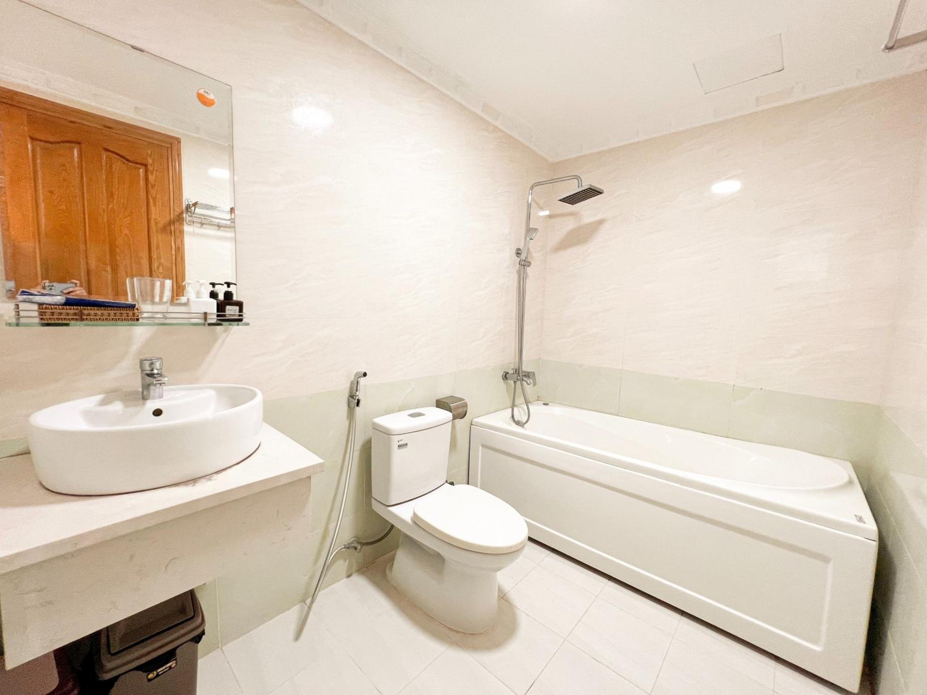 Family Room with Bath - Photo 3
