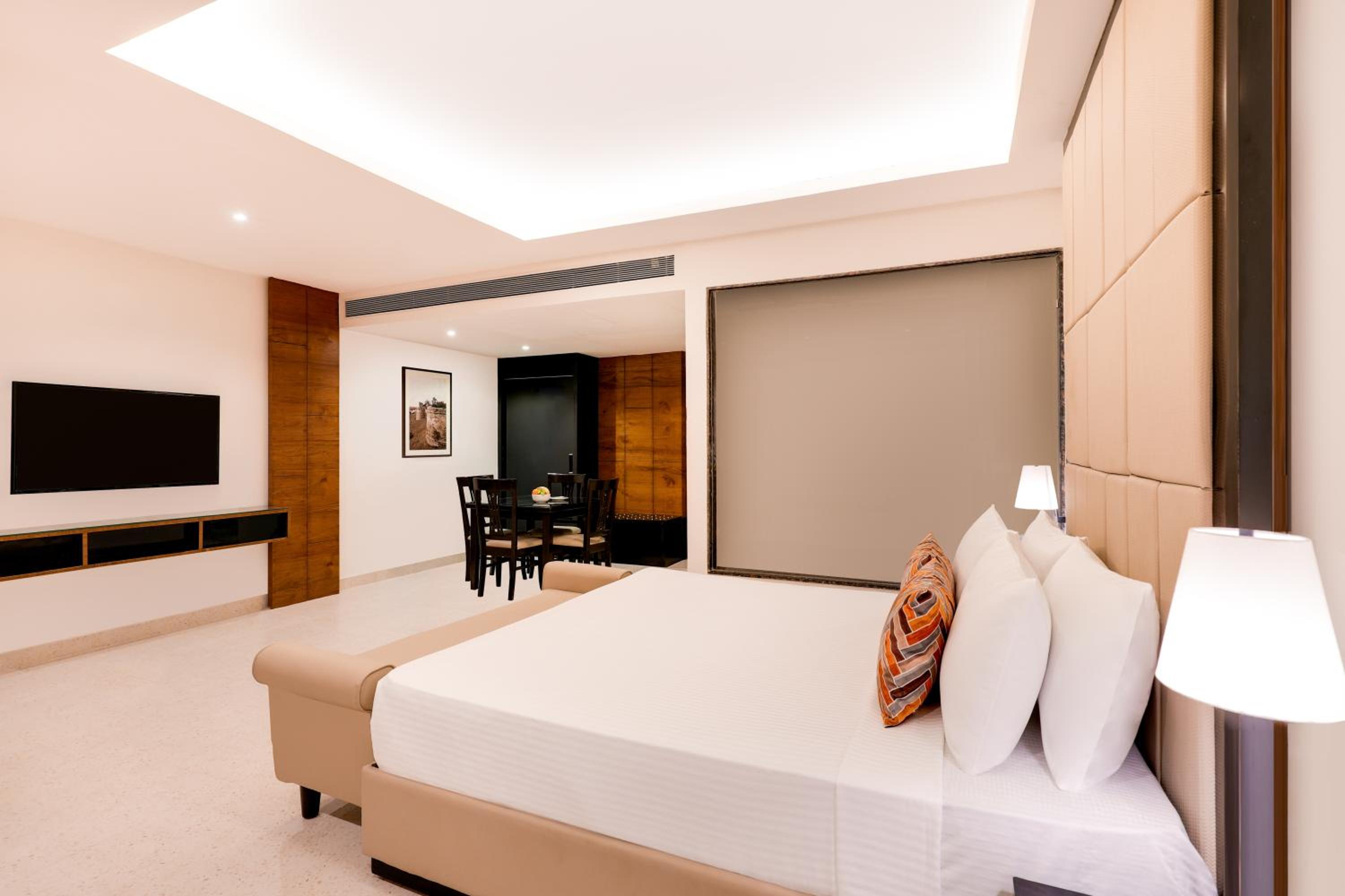 Executive Suite - Photo 3
