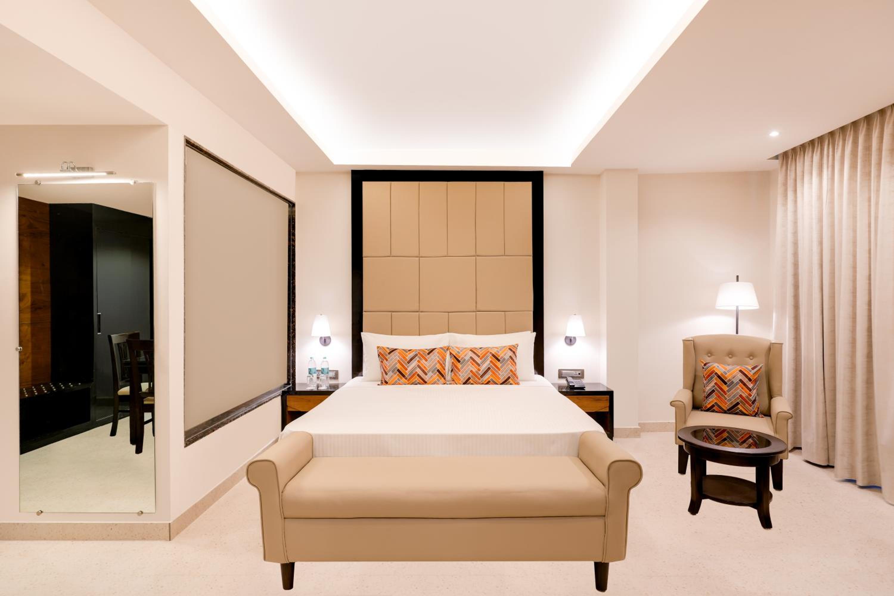 Executive Suite - Photo 1