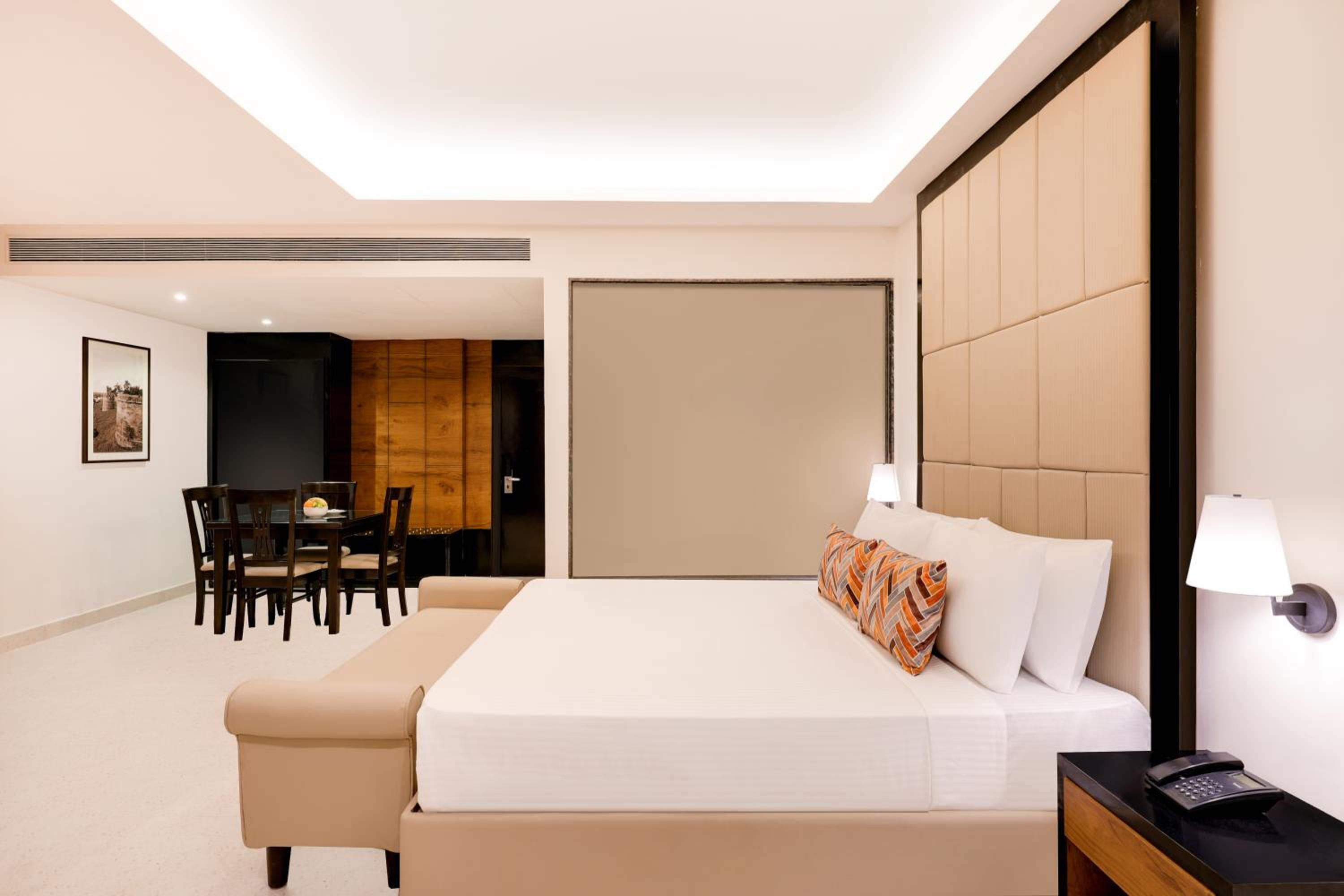 Executive Suite - Photo 4