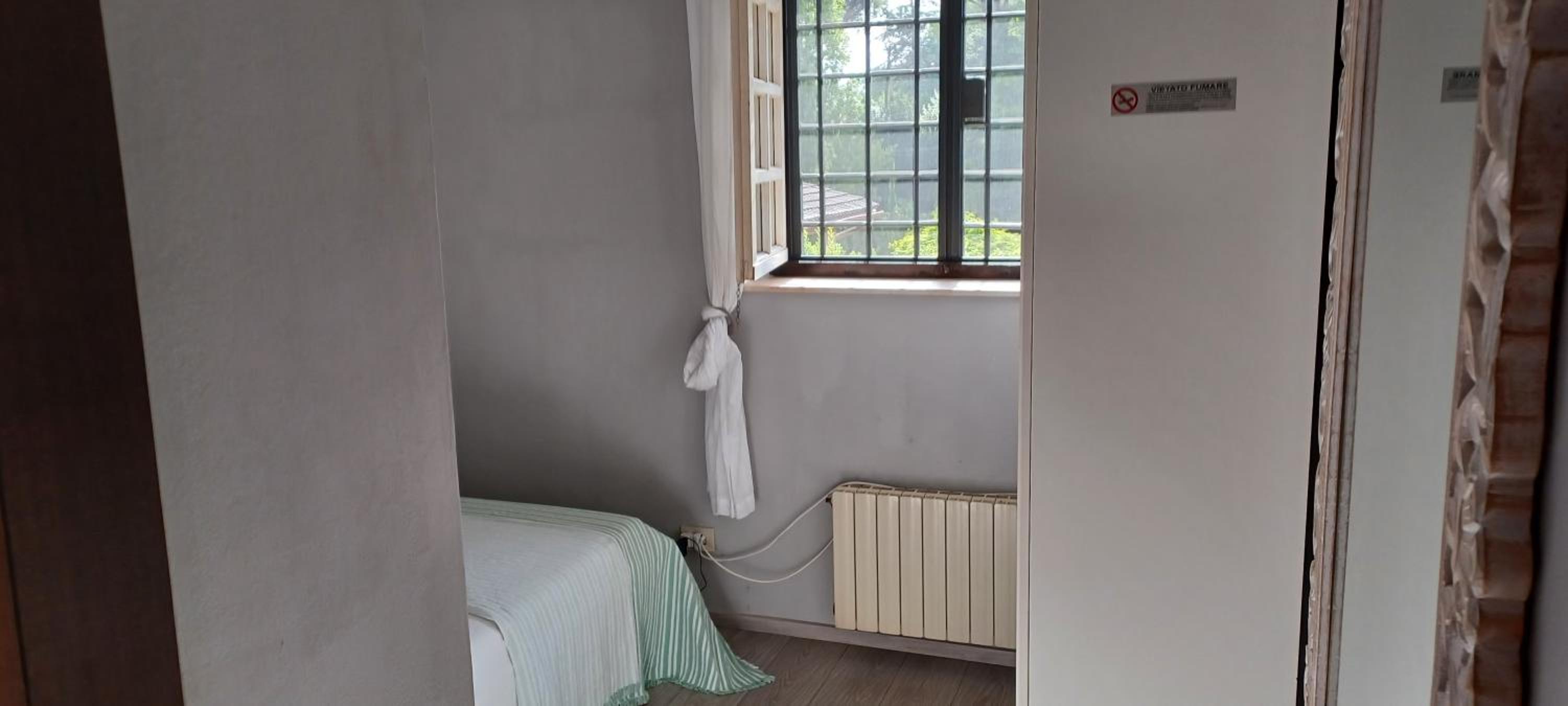 Single Room with Private Bathroom photo 2