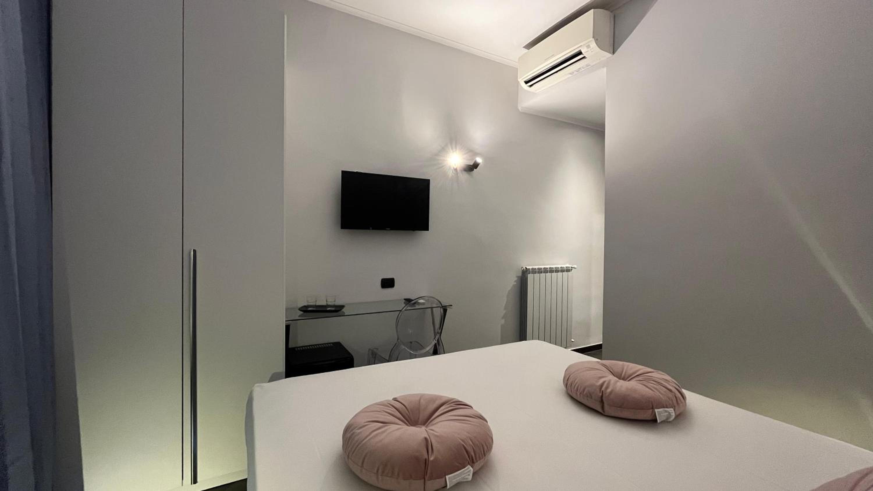 Double Room with Private Bathroom photo 1
