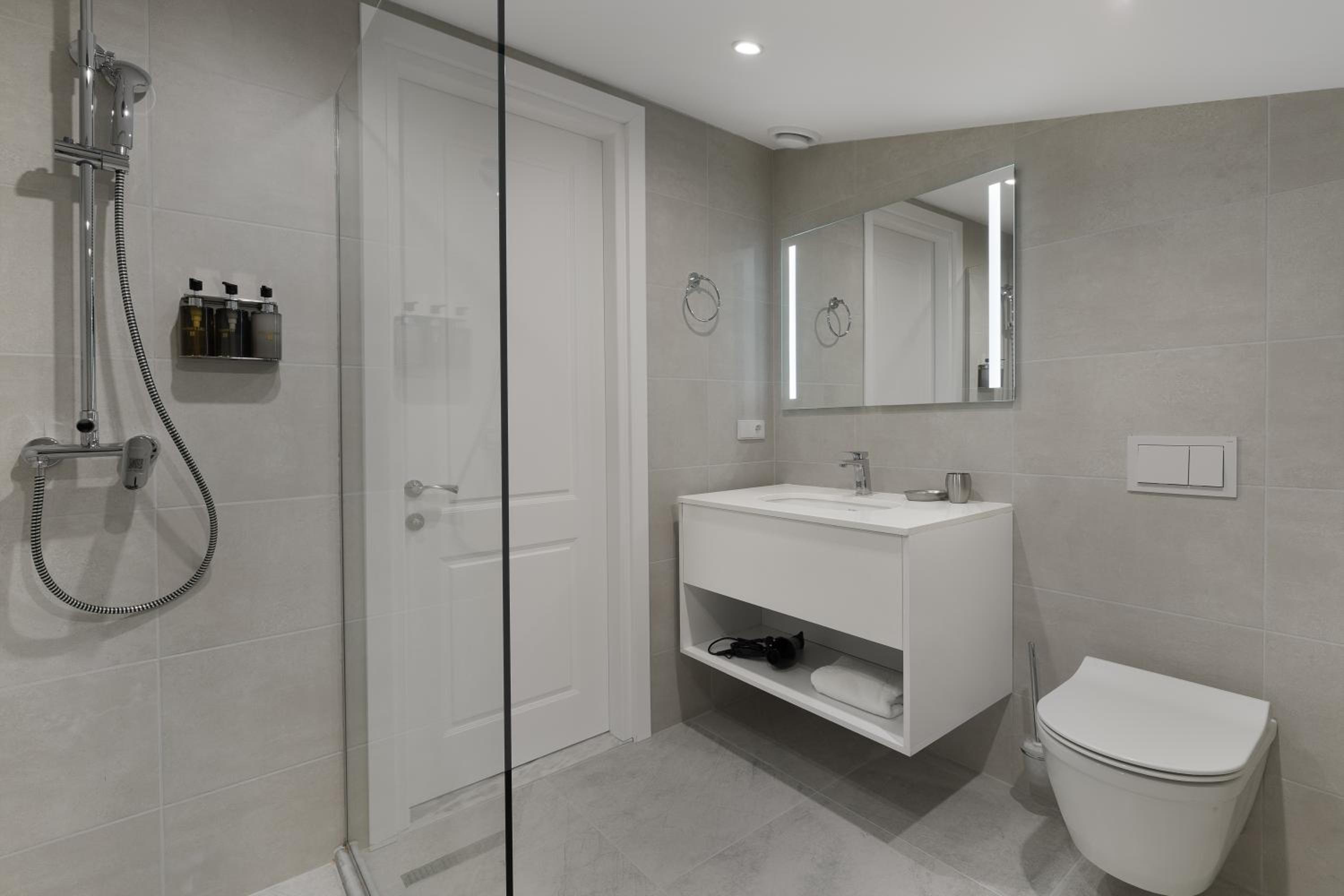 Large Double Room - Photo 10