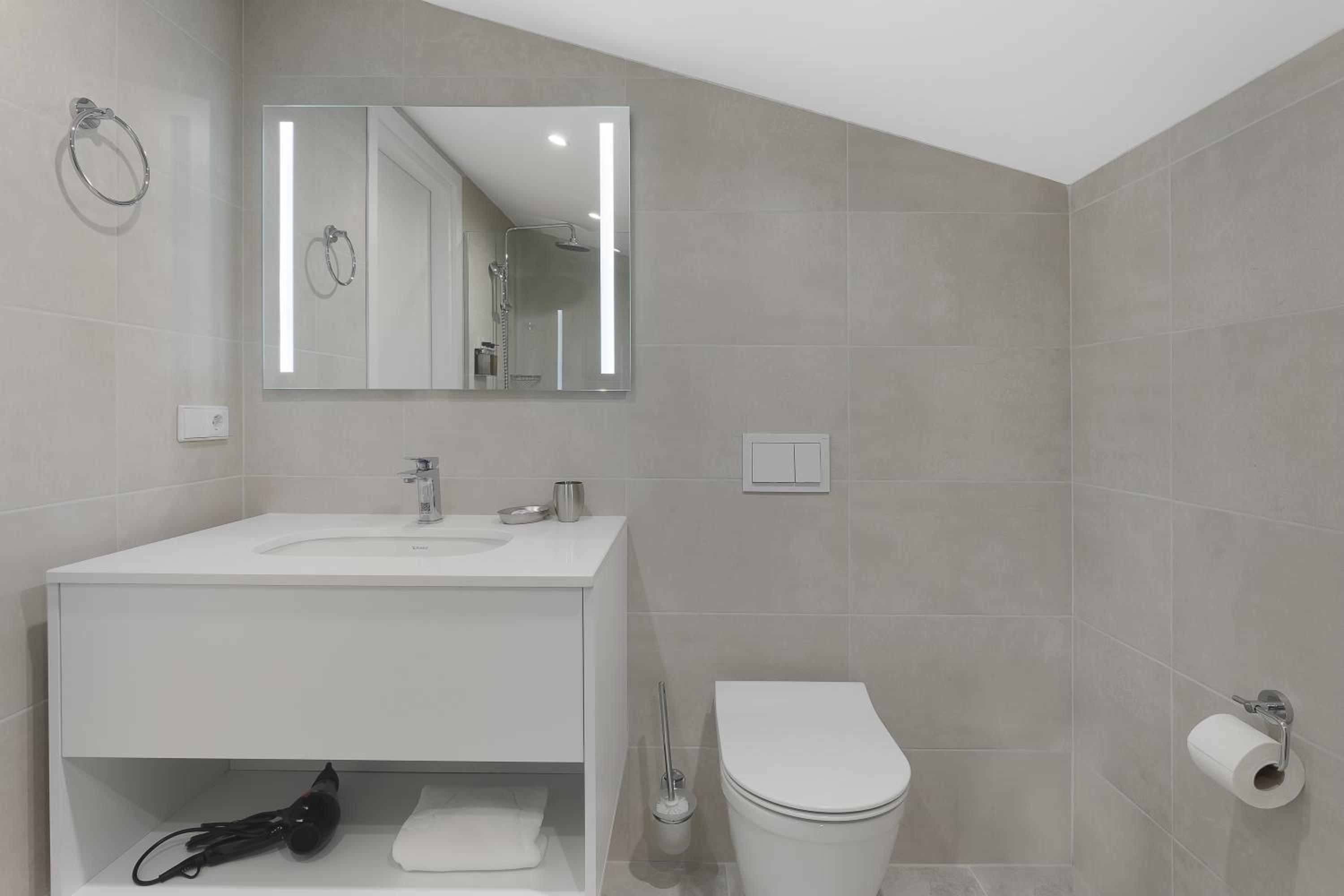 Large Double Room - Photo 11