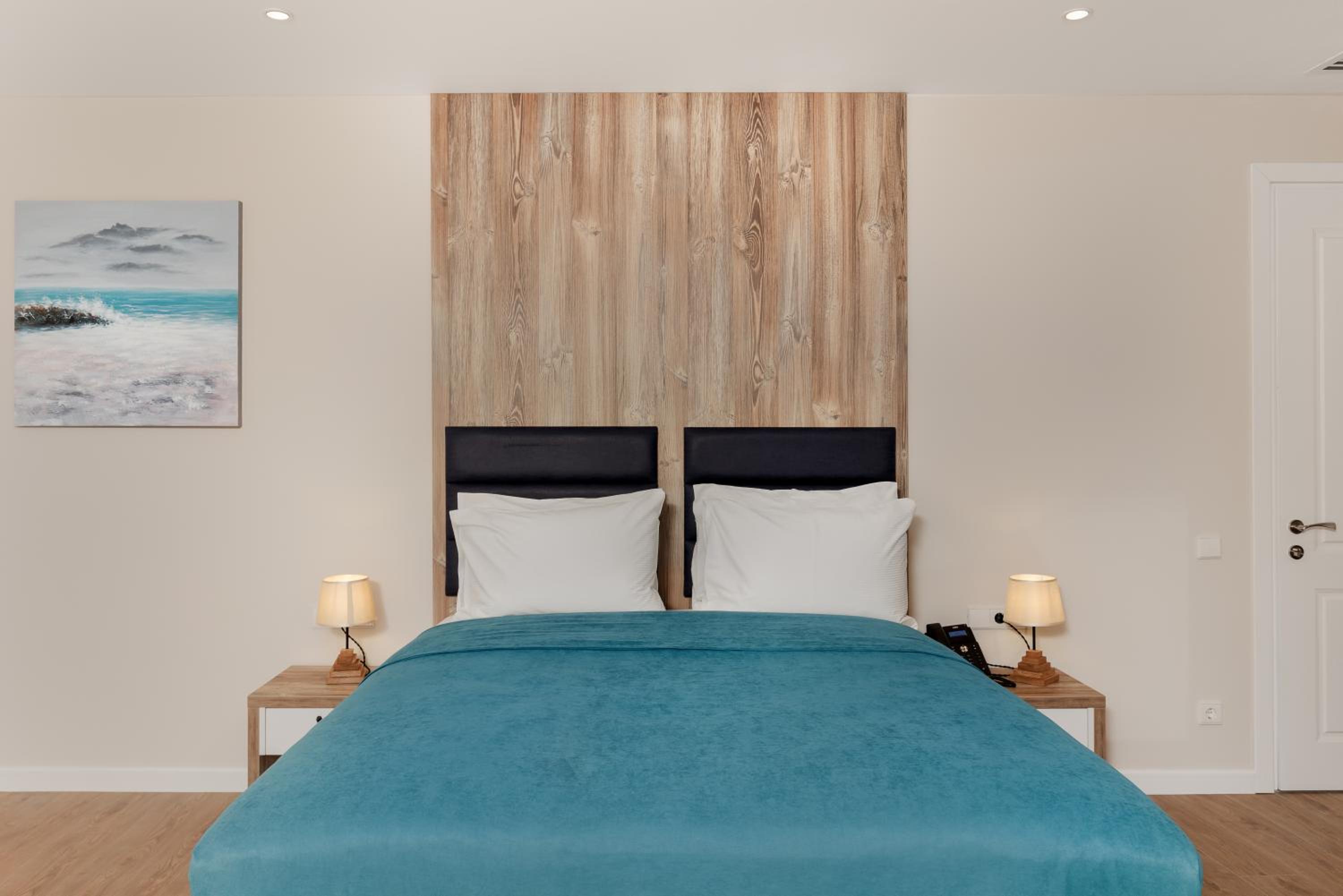 Large Double Room - Photo 5
