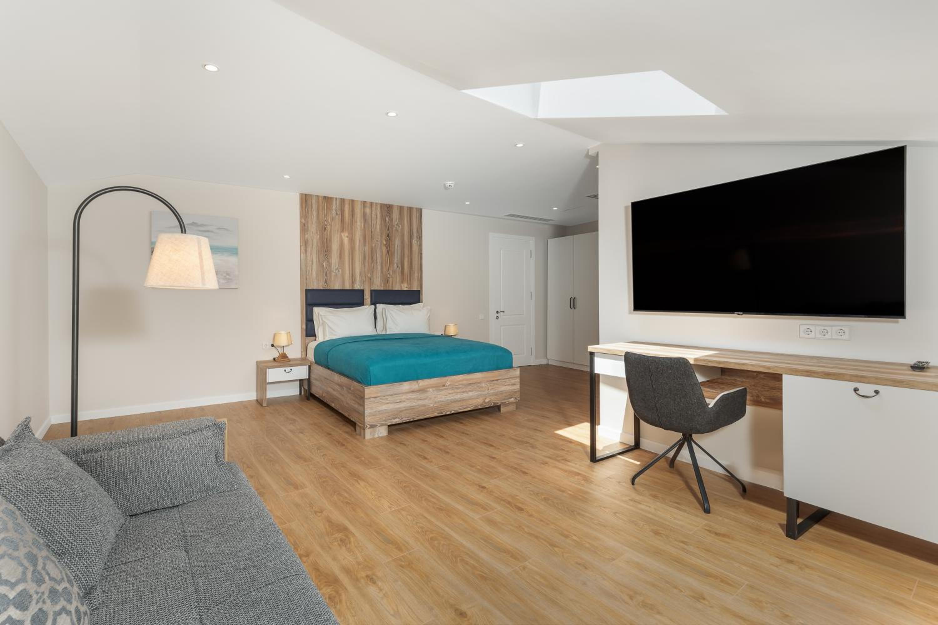 Large Double Room - Photo 6