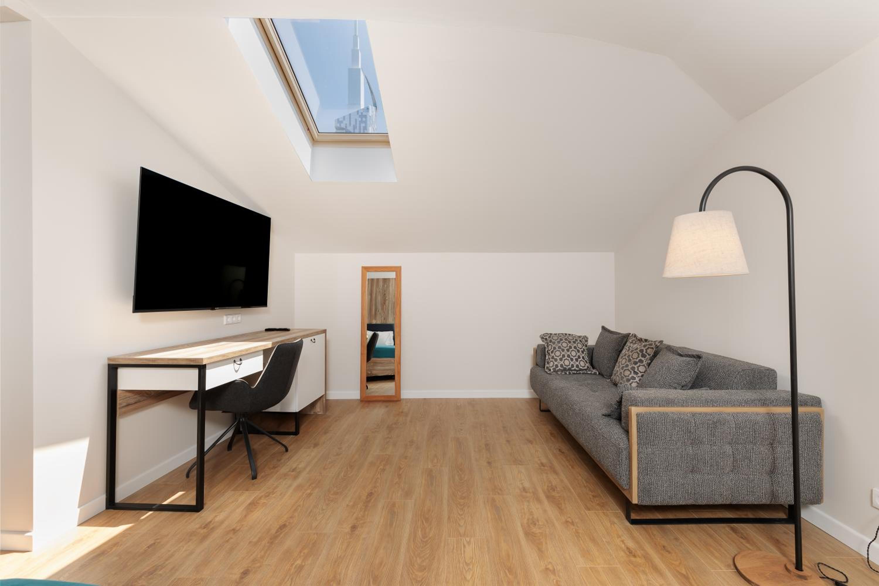 Large Double Room - Photo 9