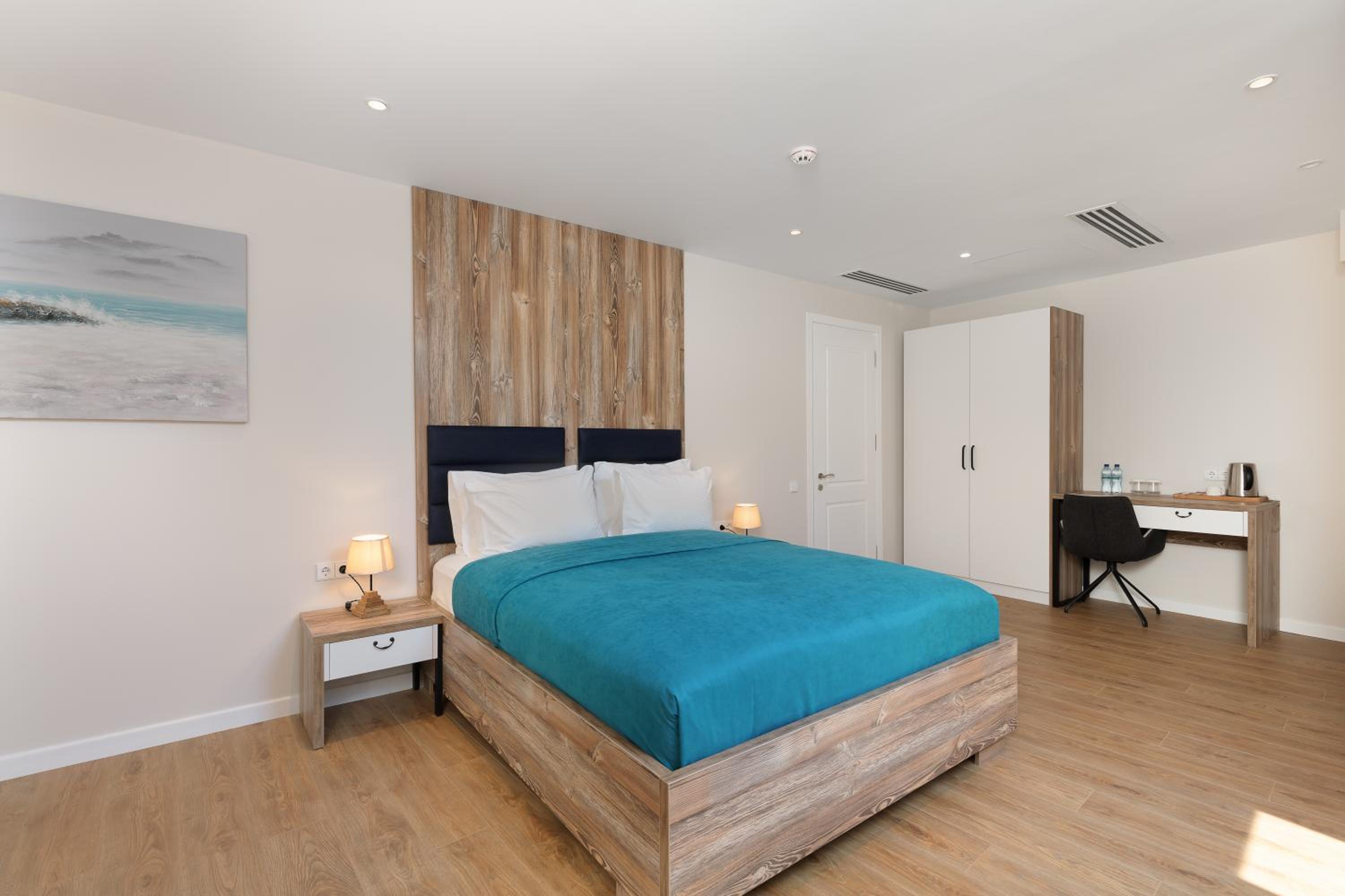 Large Double Room - Photo 7