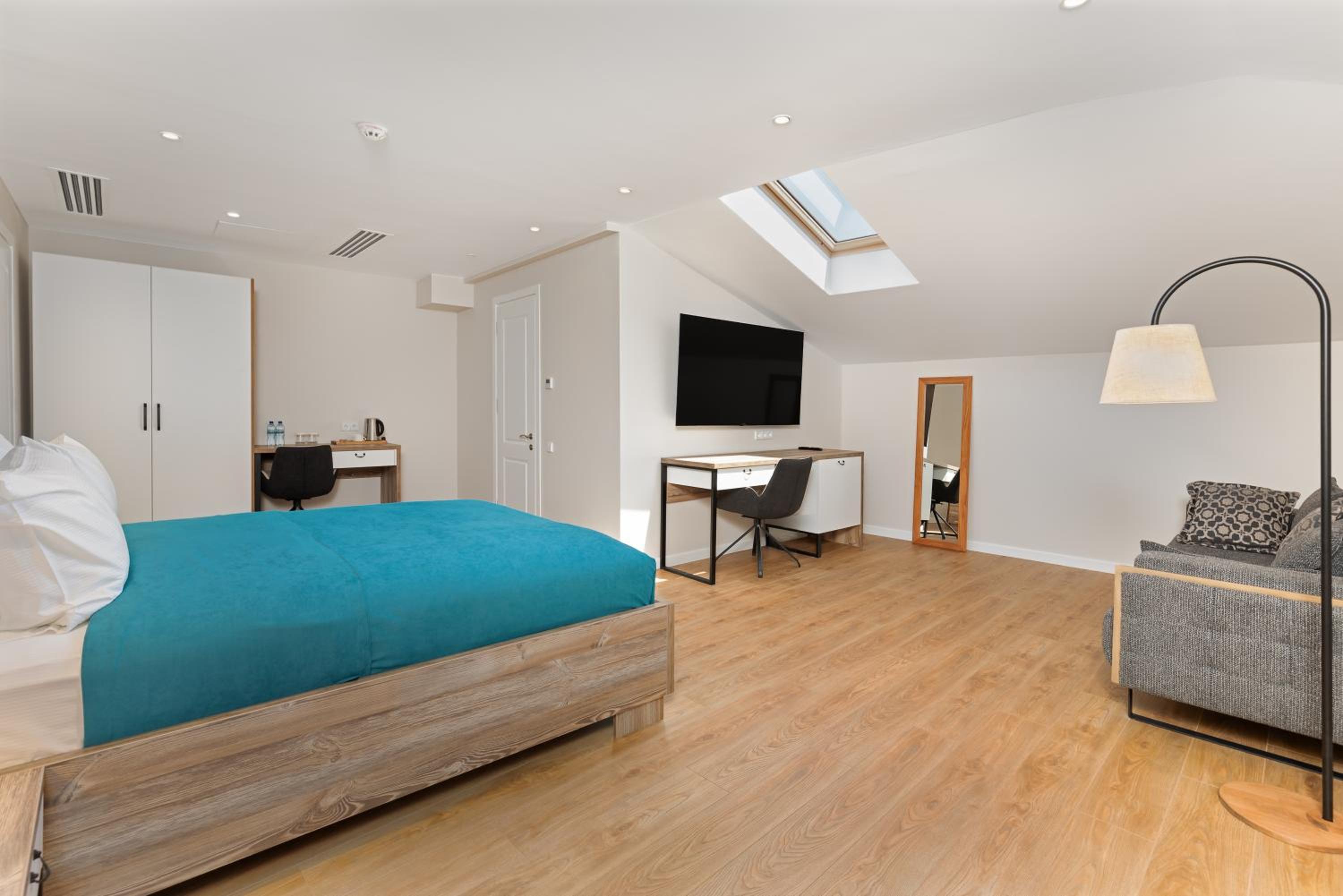 Large Double Room - Photo 1