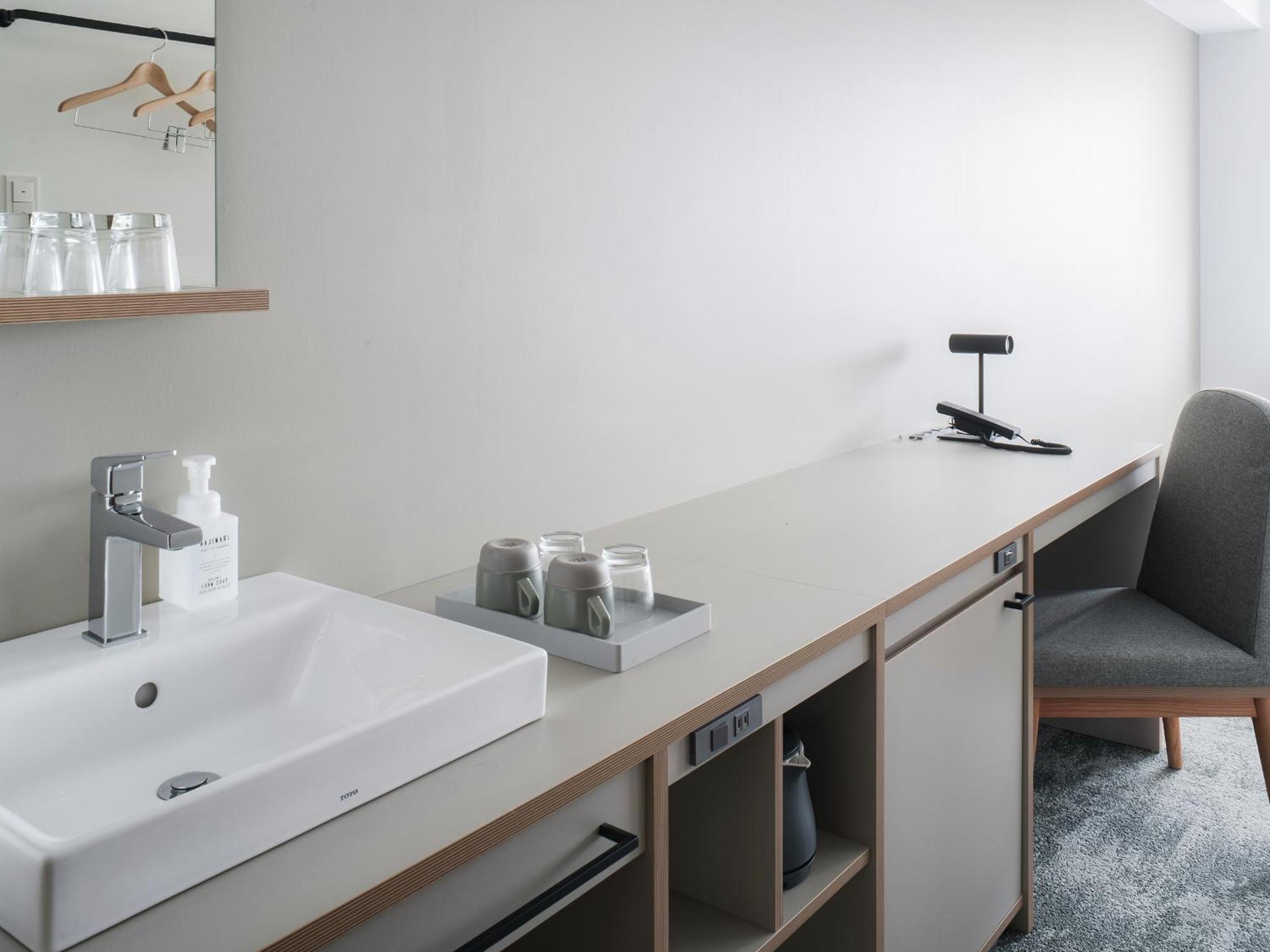 Standard Twin Room with Shower  - Photo 6
