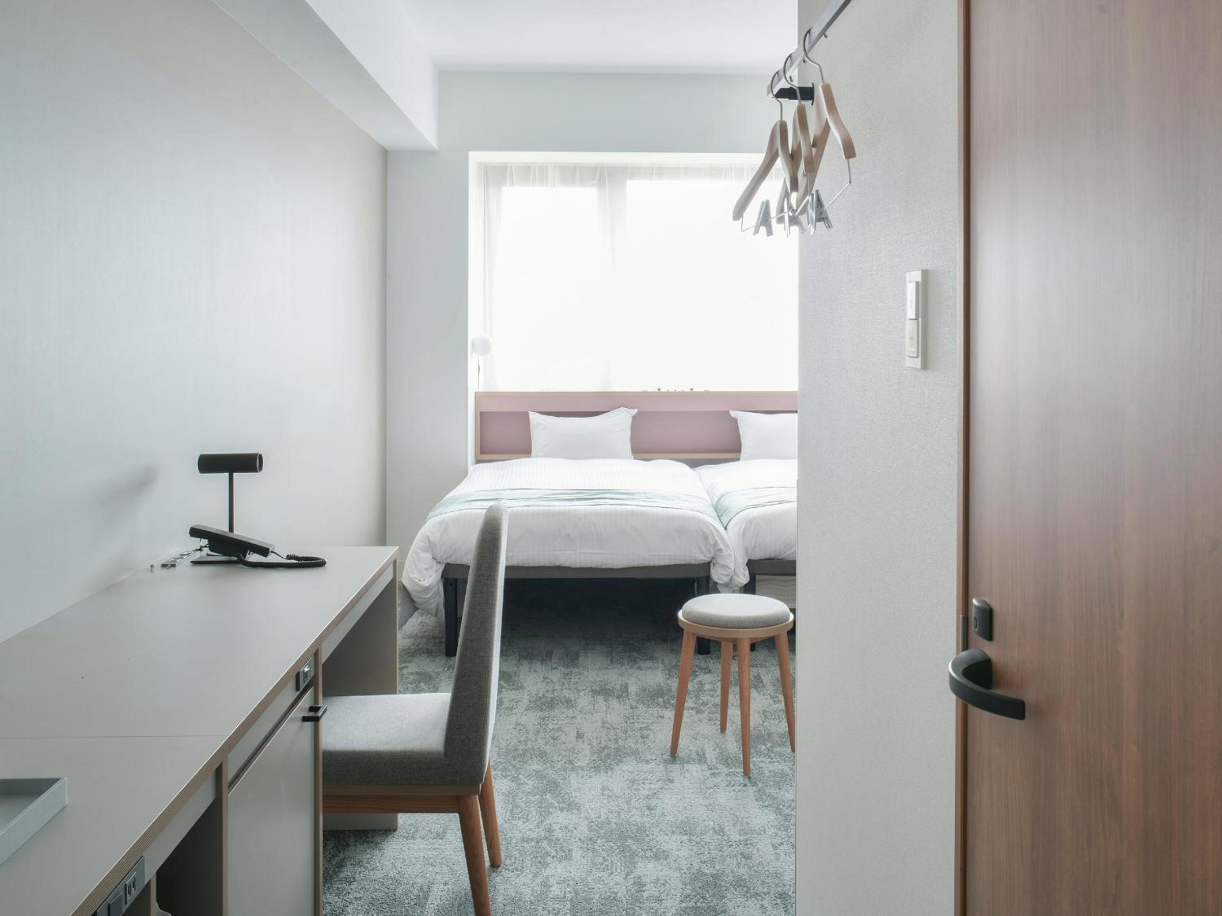 Standard Twin Room with Shower  - Photo 8