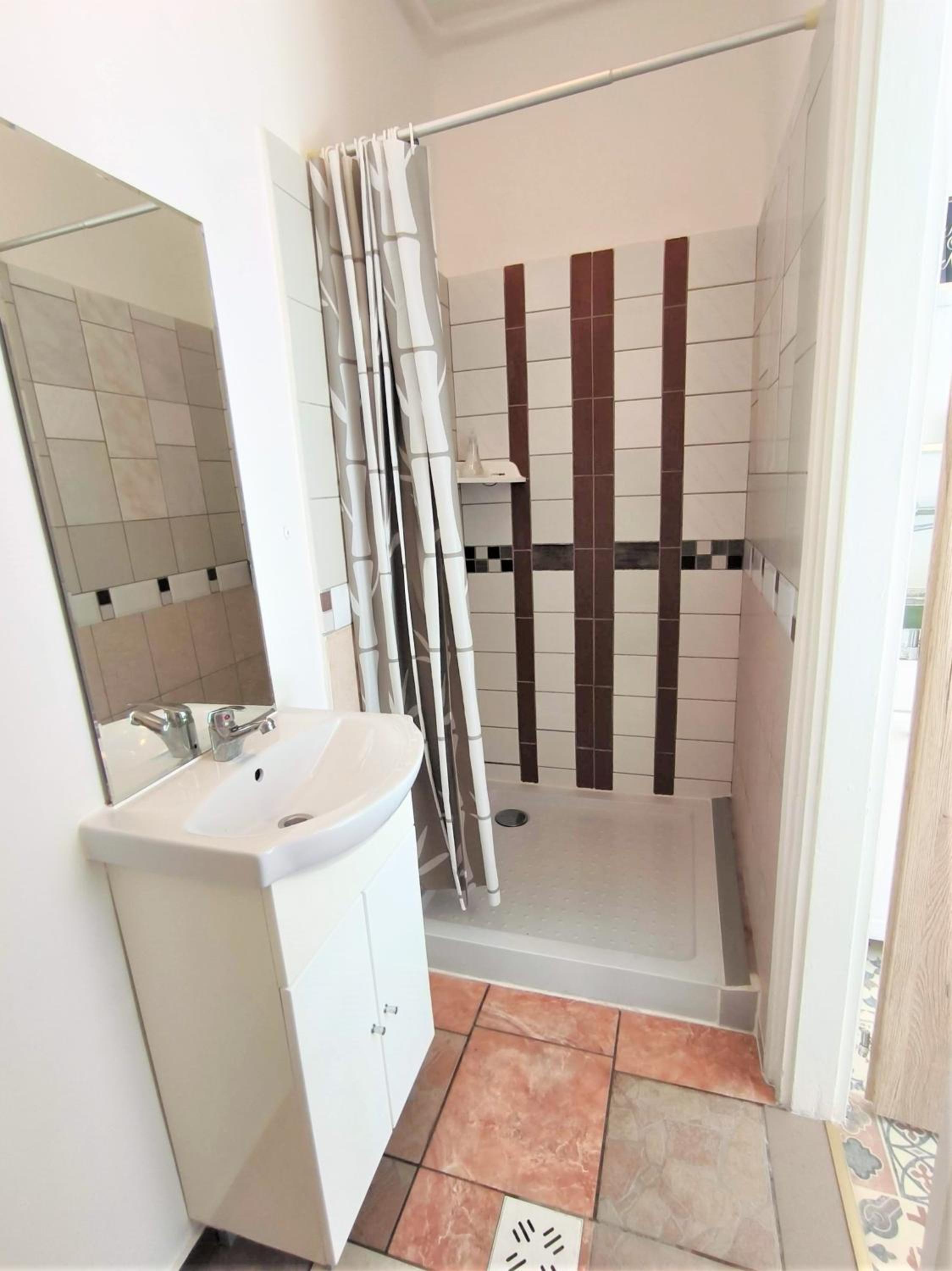Studio Apartment - Photo 14