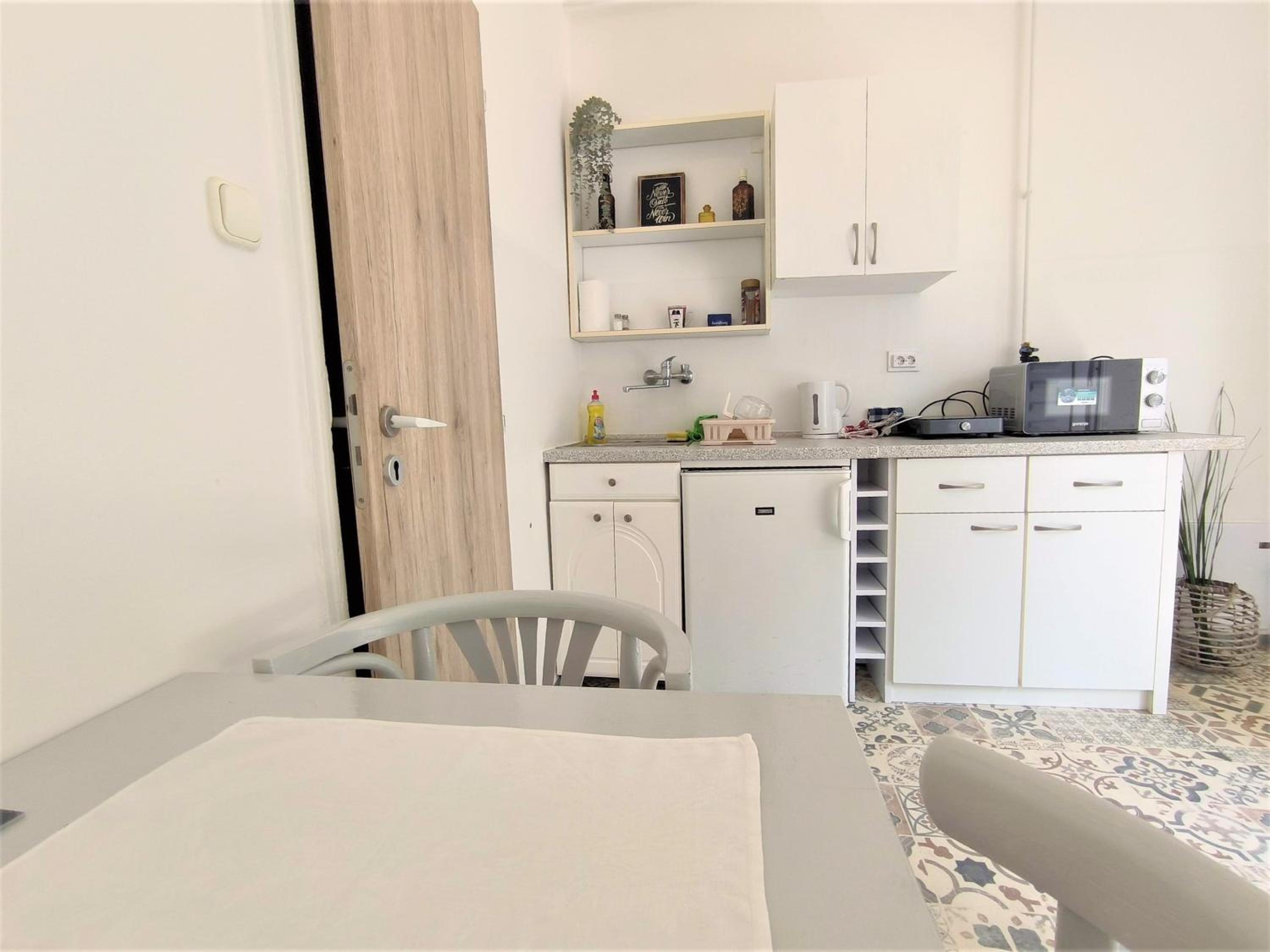 Studio Apartment - Photo 5