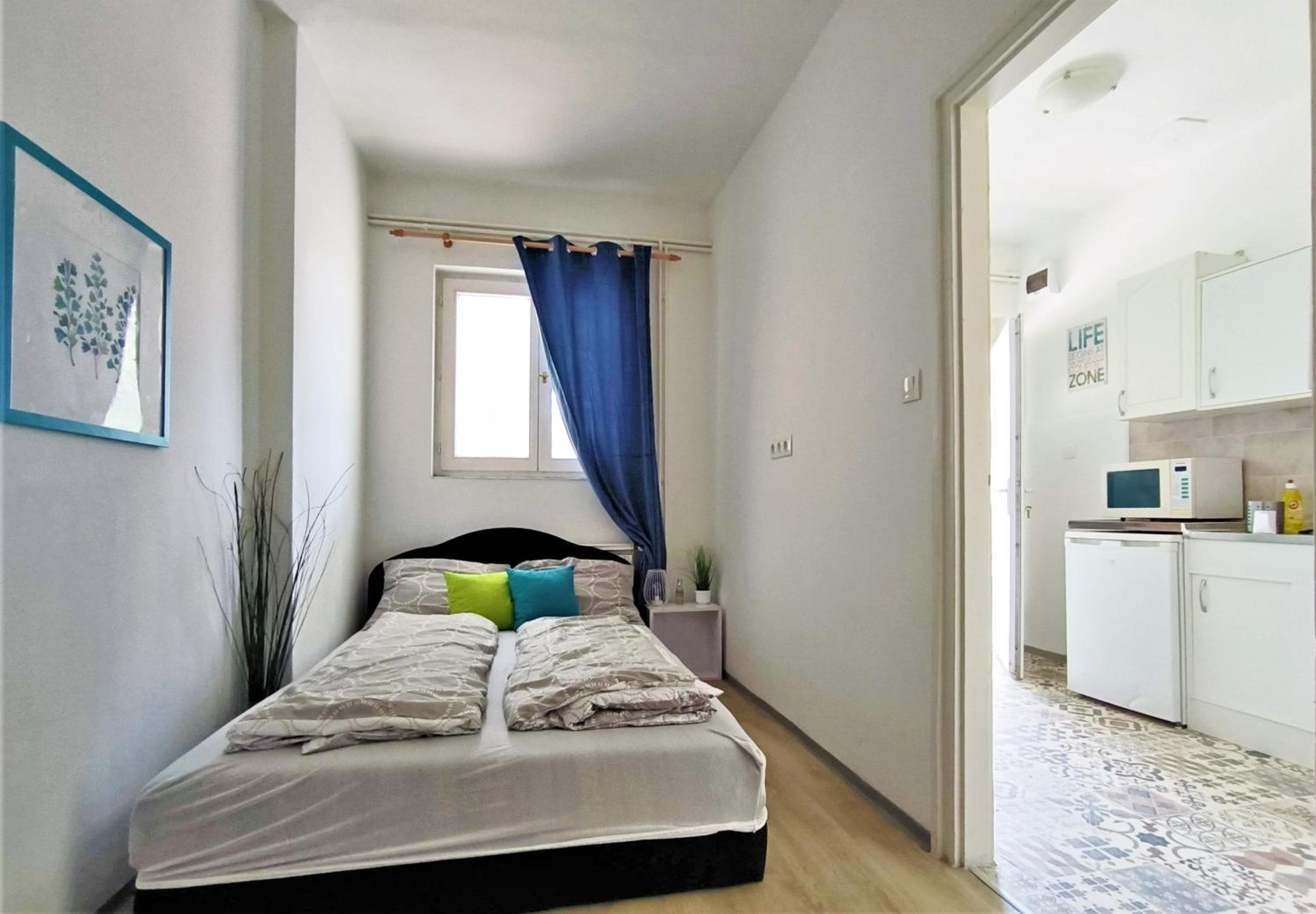 Apartment with Terrace - Photo 14