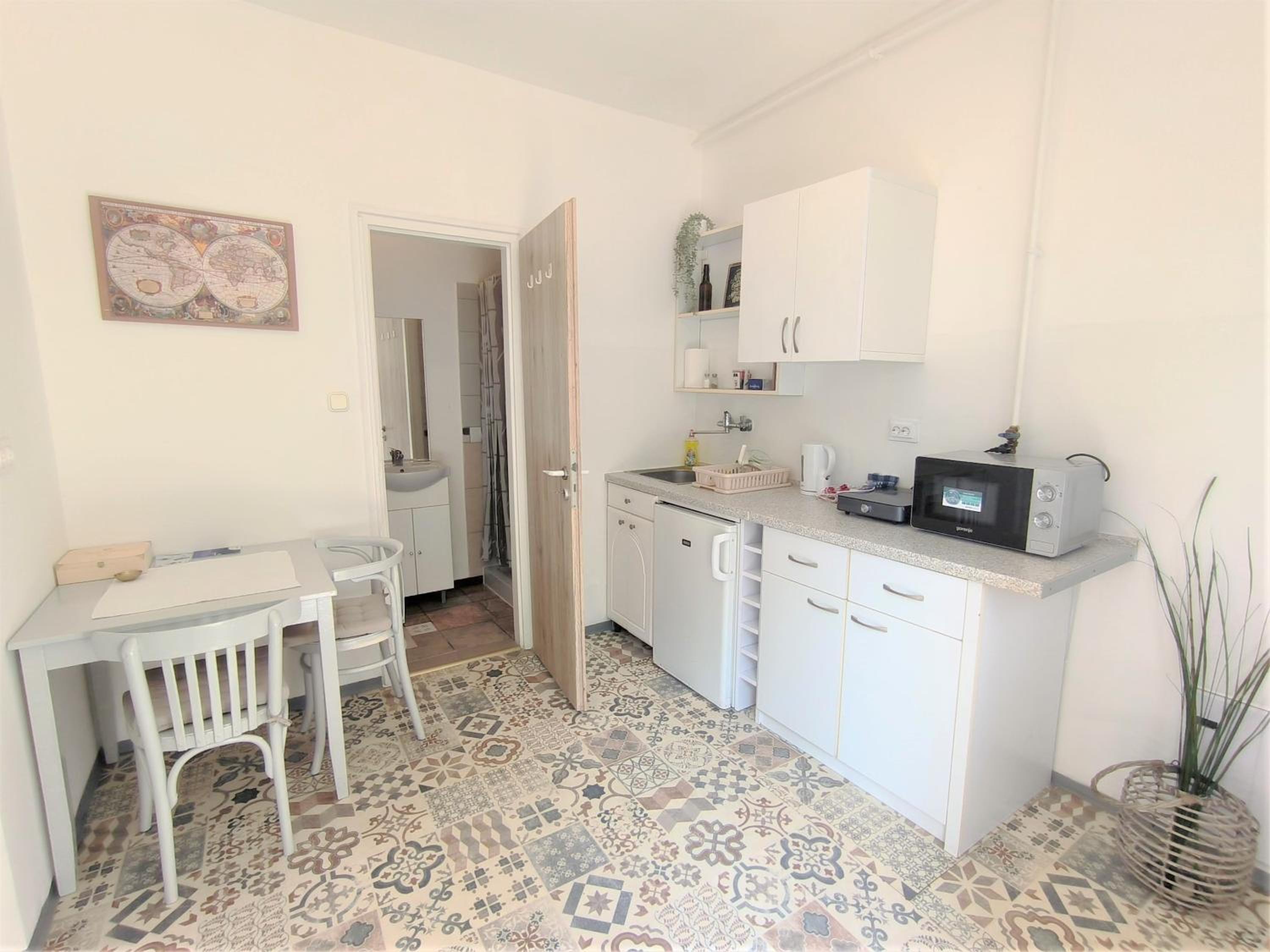Studio Apartment - Photo 15