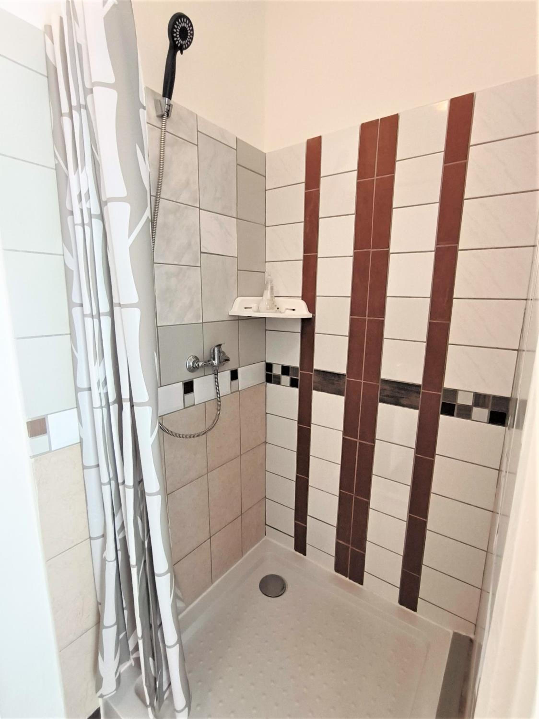 Studio Apartment - Photo 8