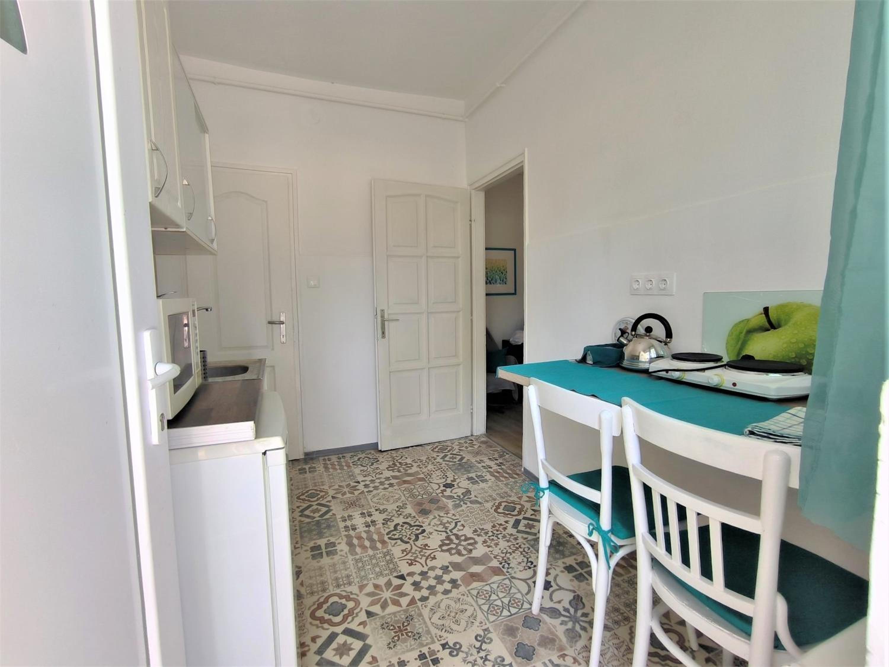 Apartment with Terrace - Photo 4