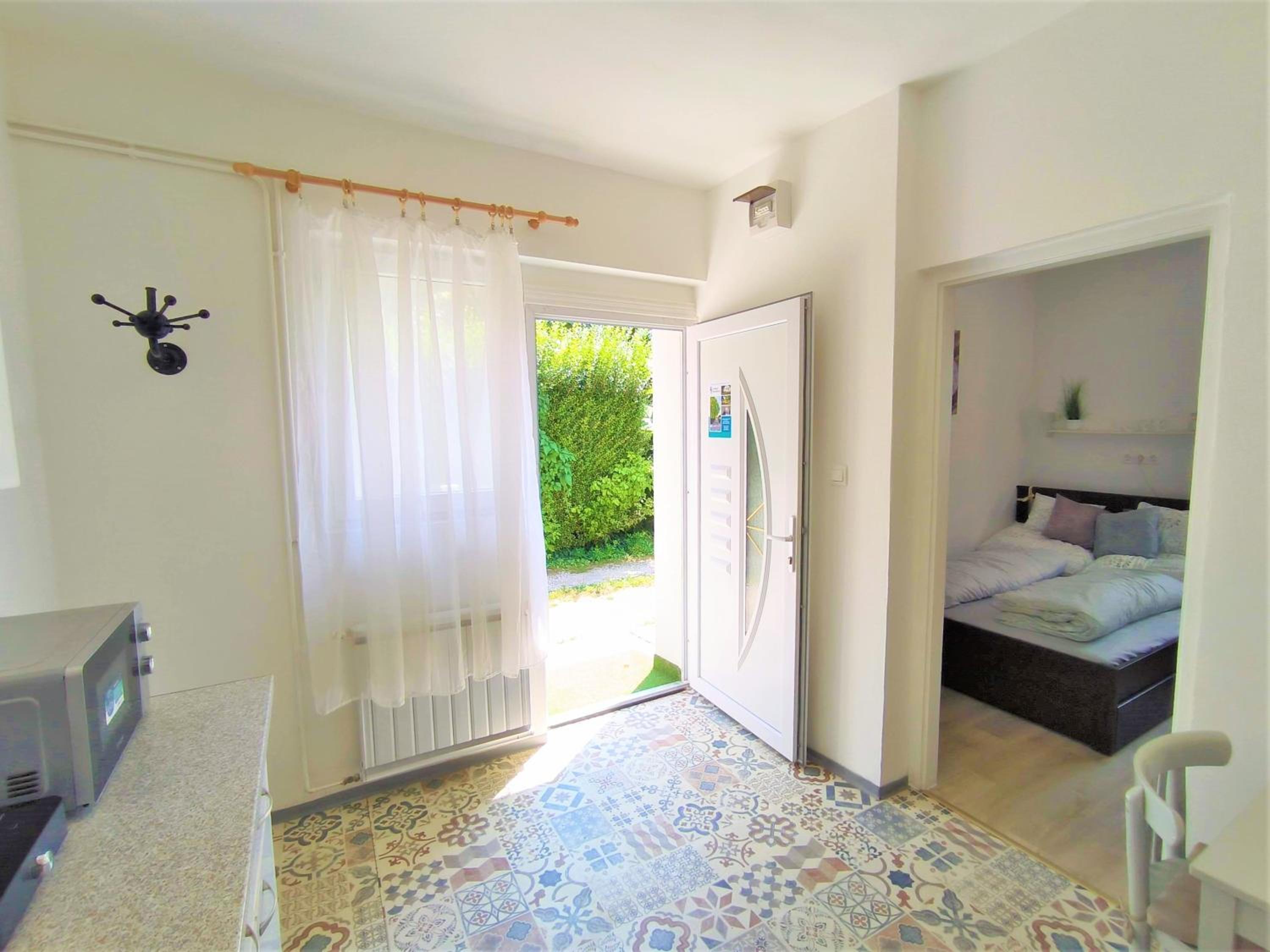 Studio Apartment - Photo 16