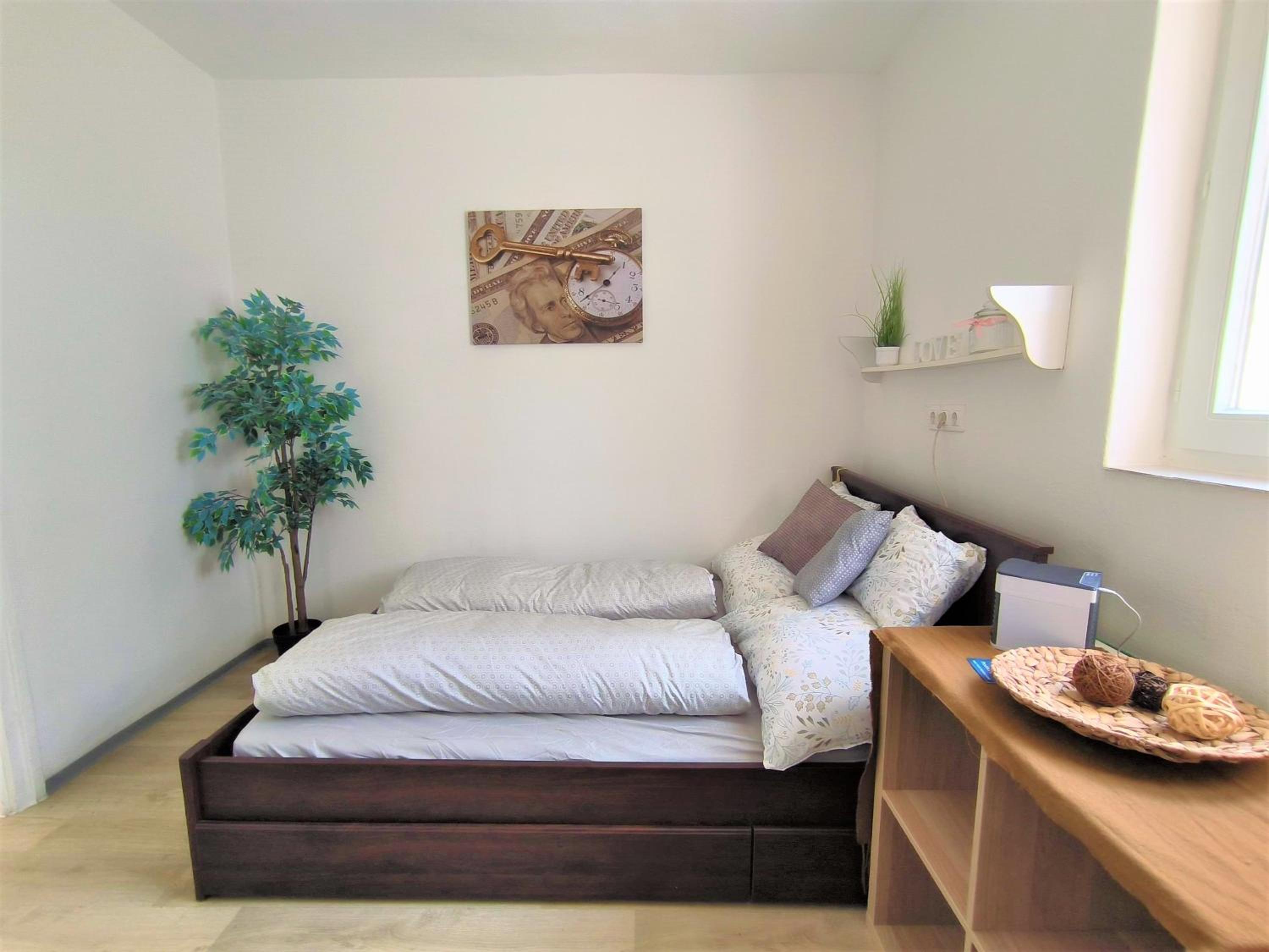 Studio Apartment - Photo 1