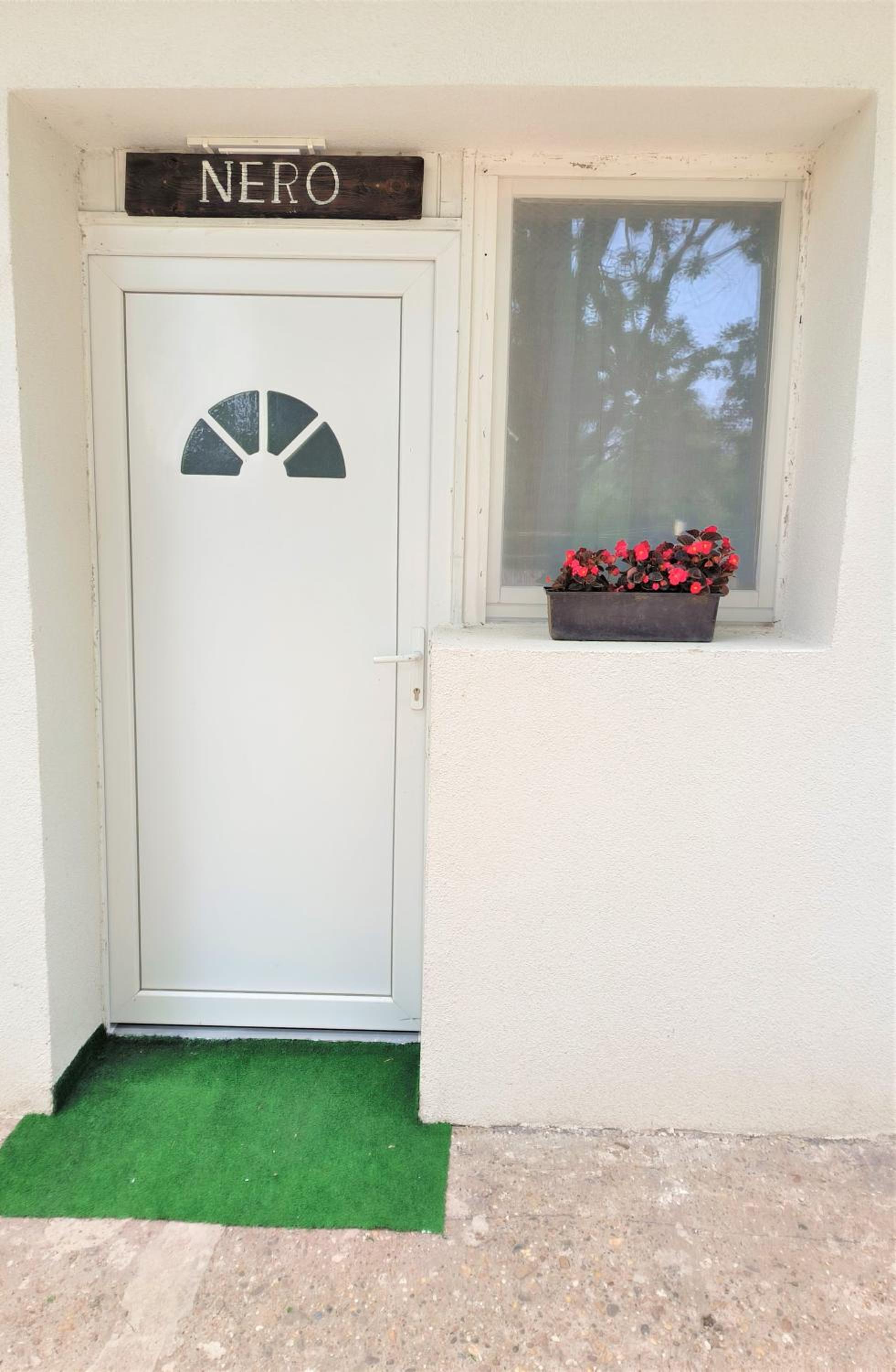 Apartment with Terrace - Photo 8