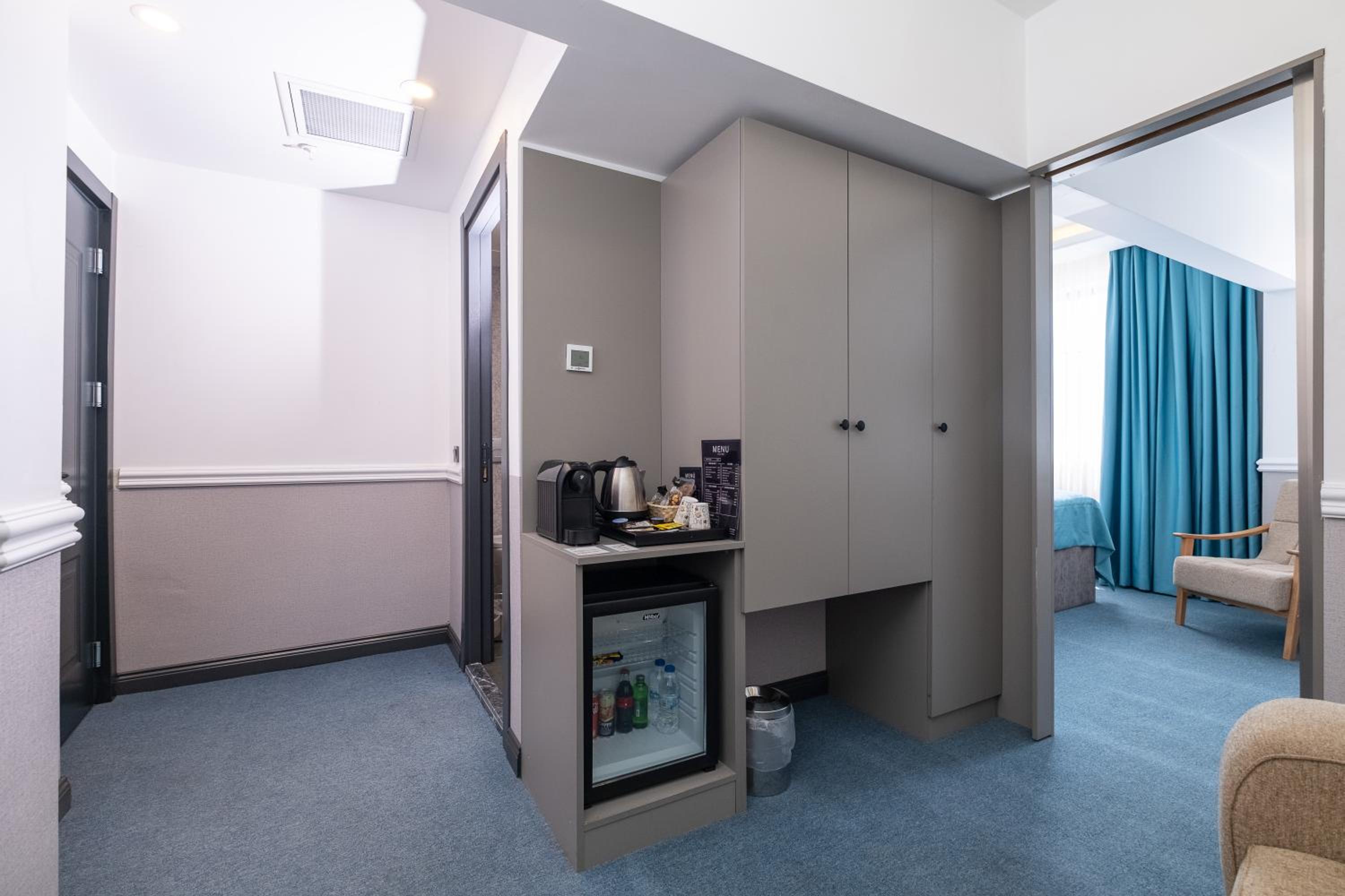 Deluxe Double Room (2 Adults + 1 Child) photo 1