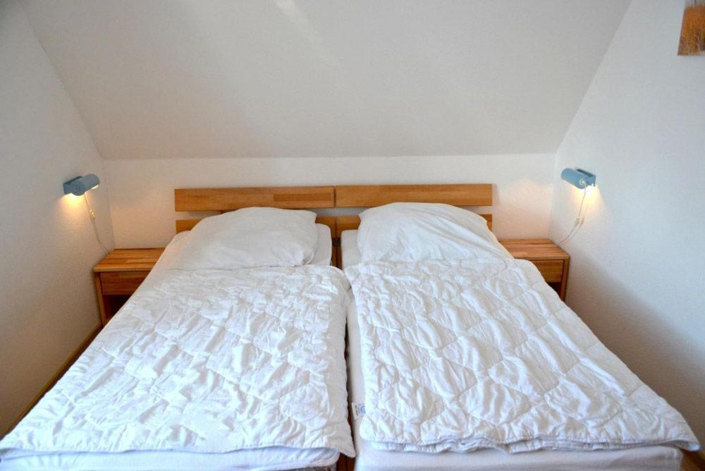Two-Bedroom Apartment with Shower  photo 2