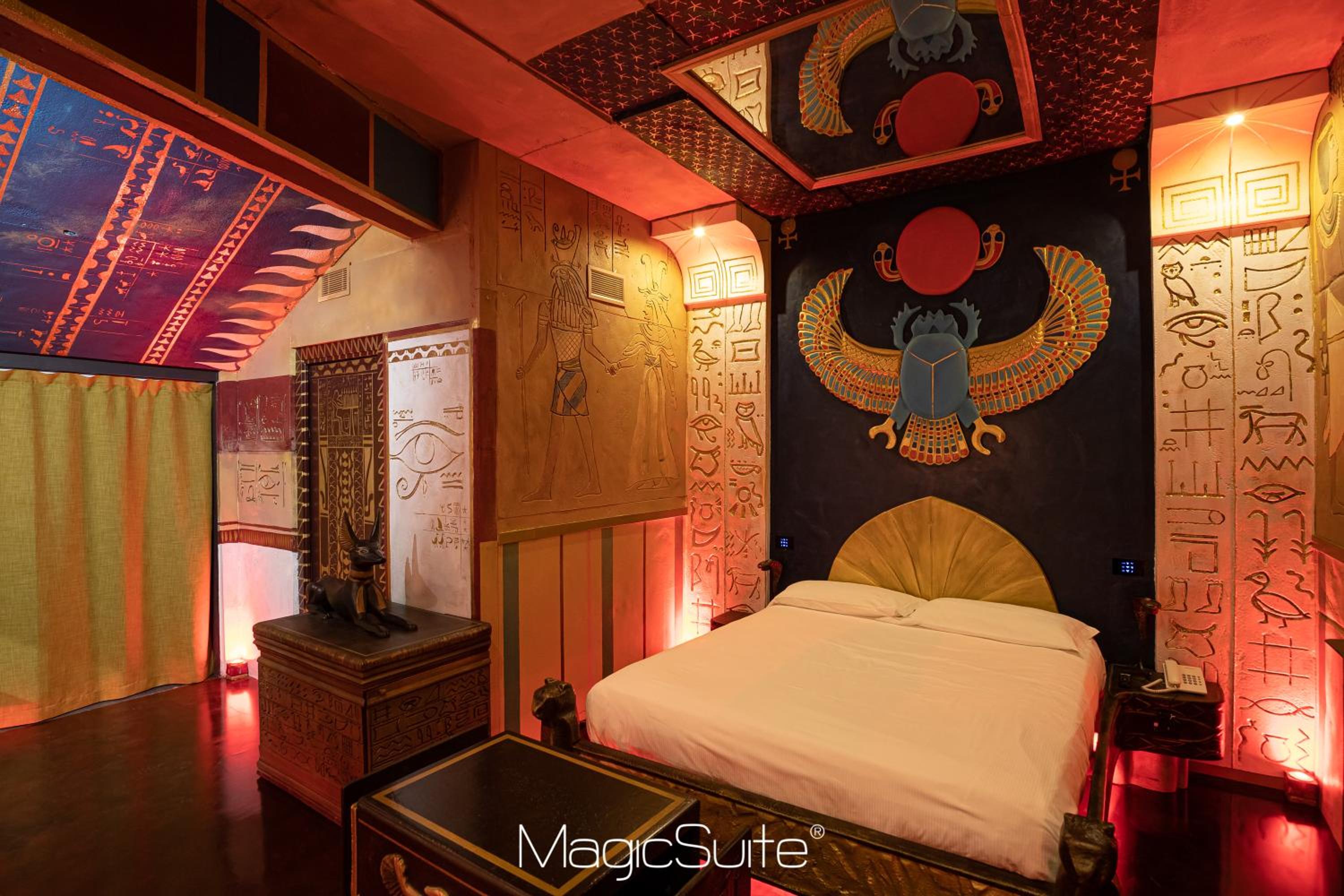 Suite - Photo 1