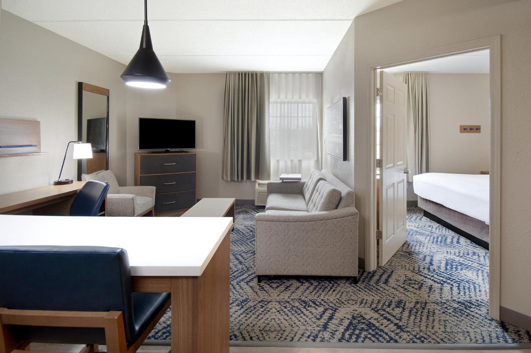 Suite - Non-Smoking - Photo 3