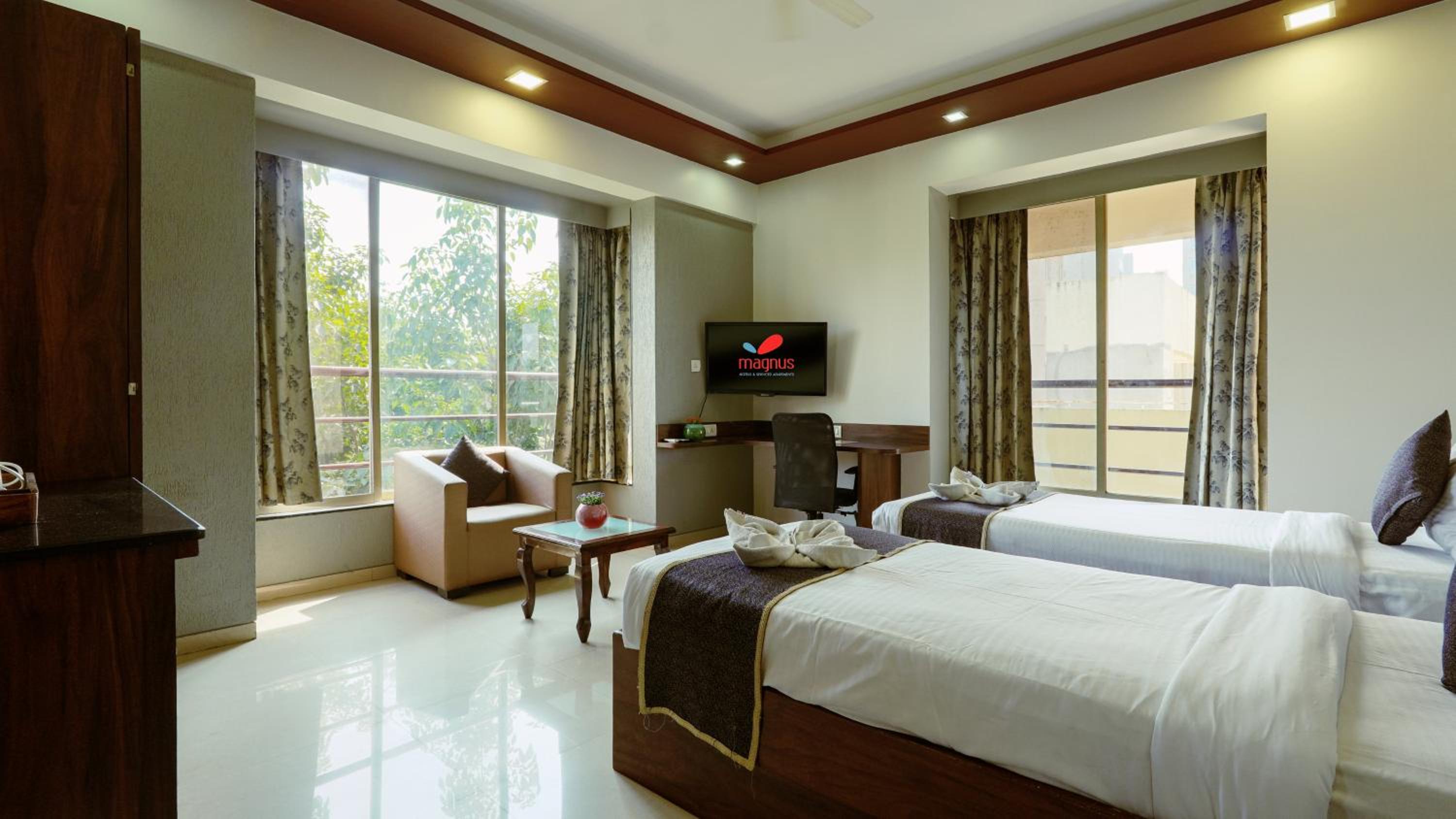 Deluxe Room with Balcony - Photo 3