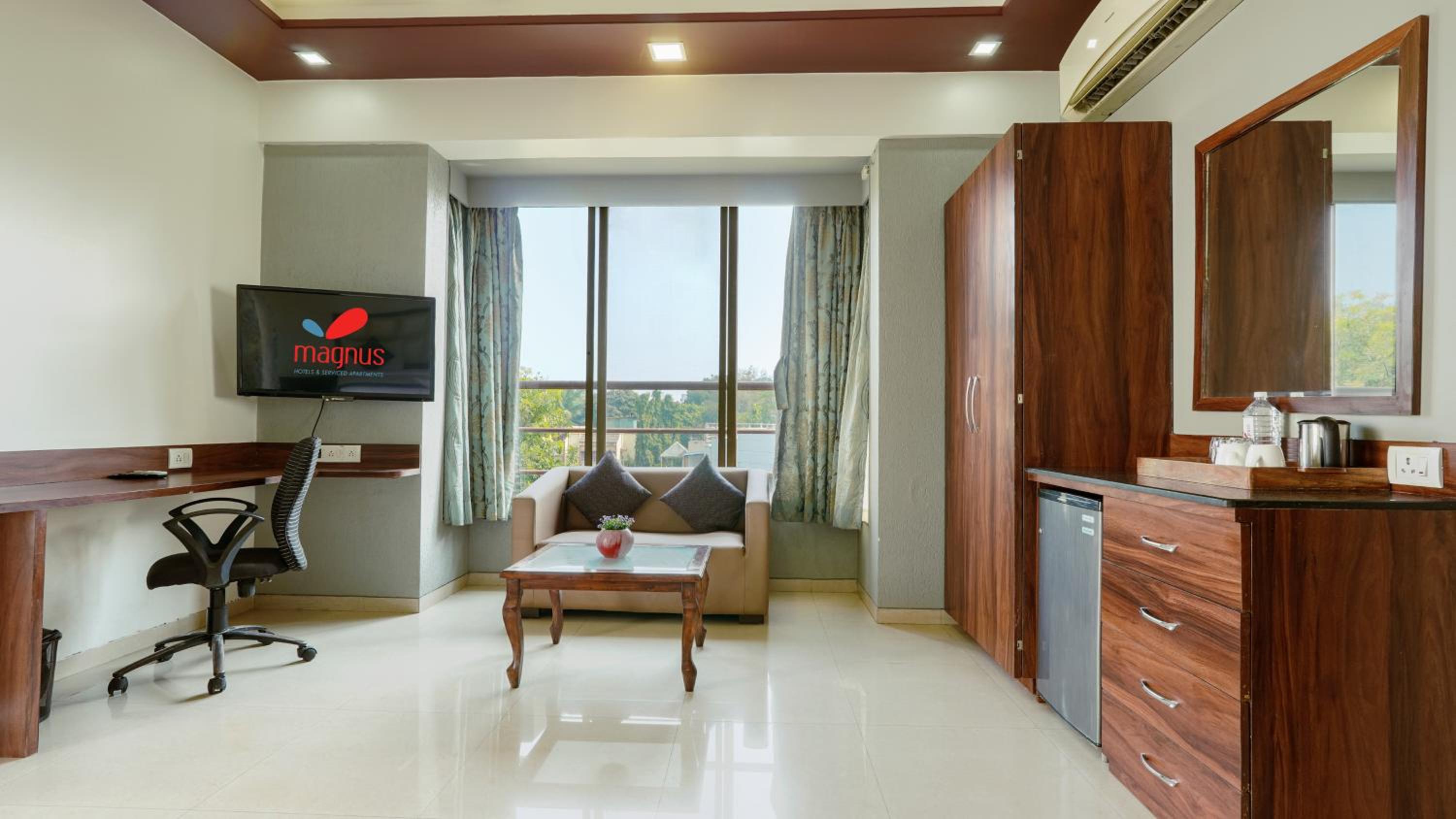 Deluxe Room with Balcony - Photo 2