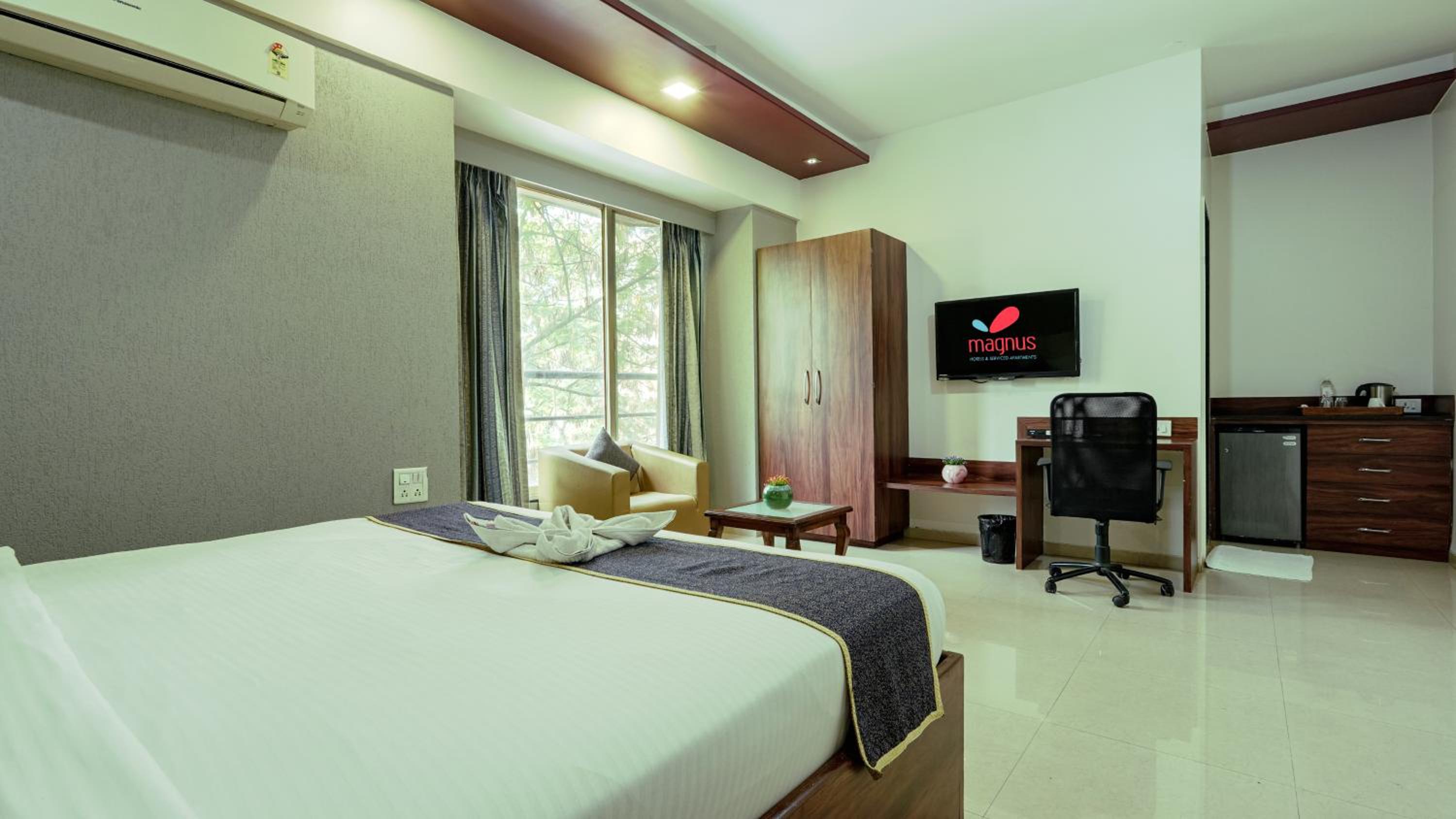 Deluxe Room with Balcony - Photo 1