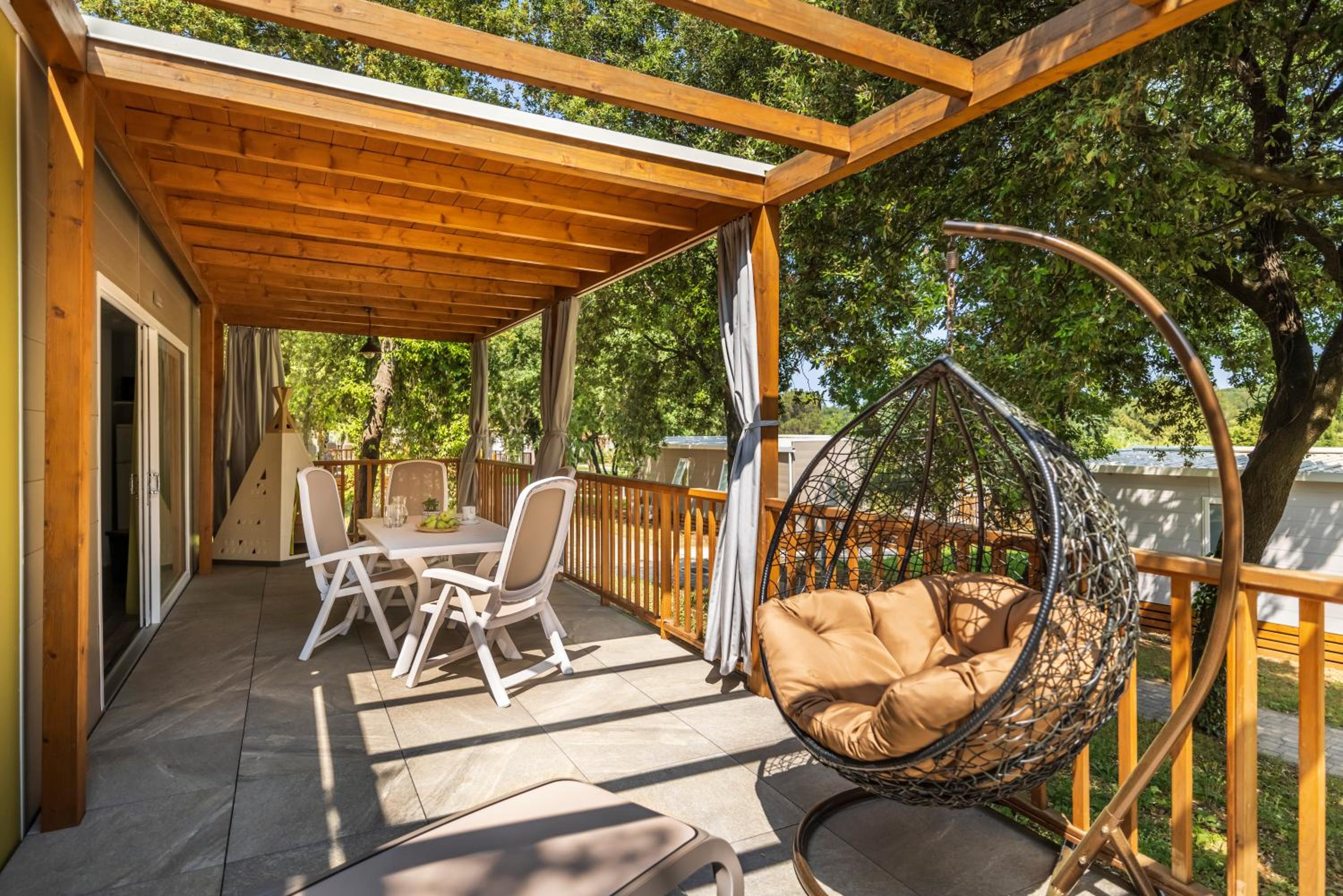 Superior Family Mobile Home - Photo 8