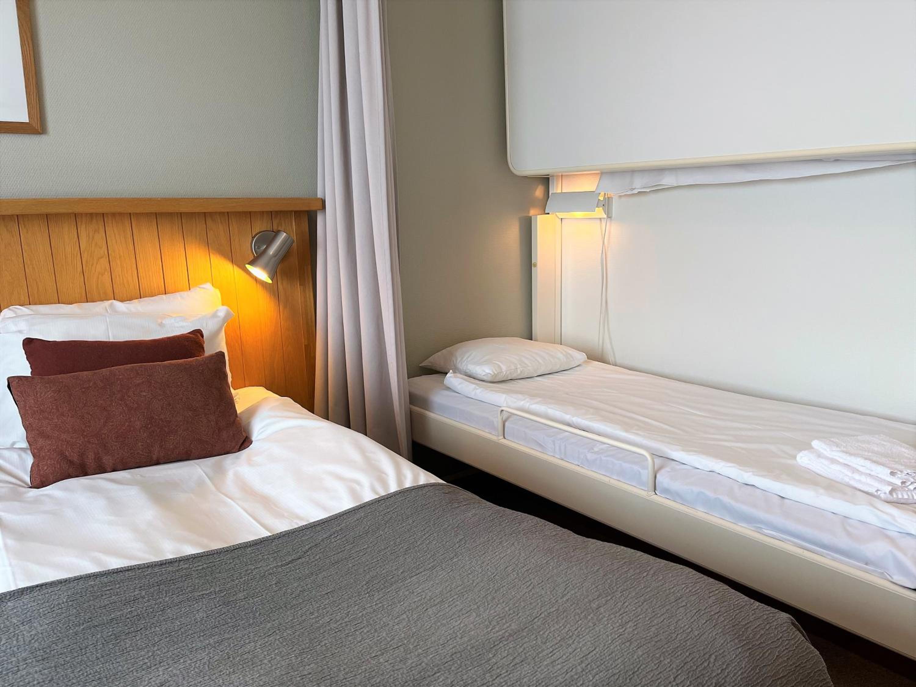 Large Double Room with Mountain View photo 2