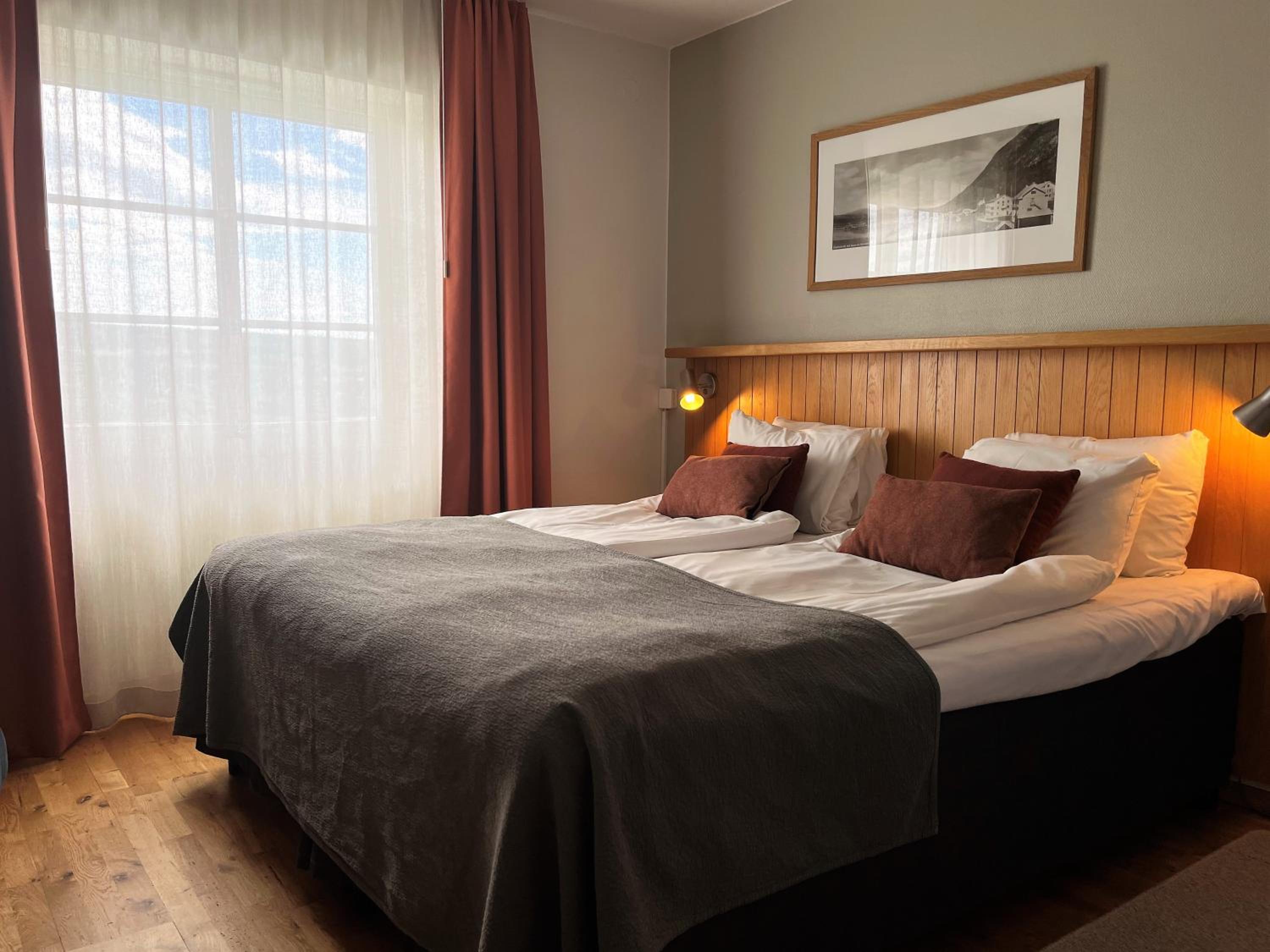 Large Double Room with Mountain View photo 3