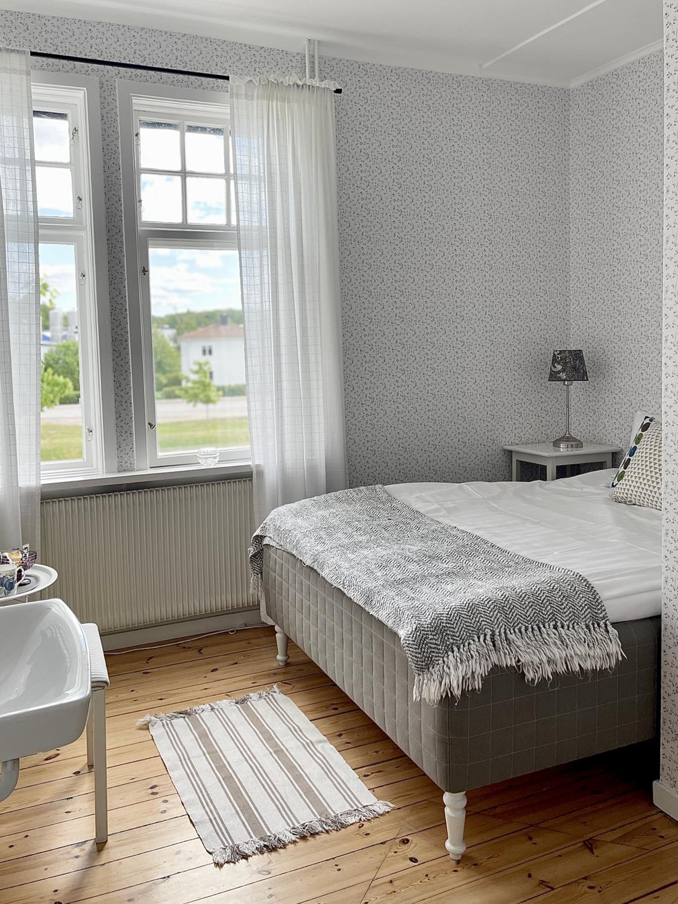 Single Room With Shared Shower And Toilet photo 2