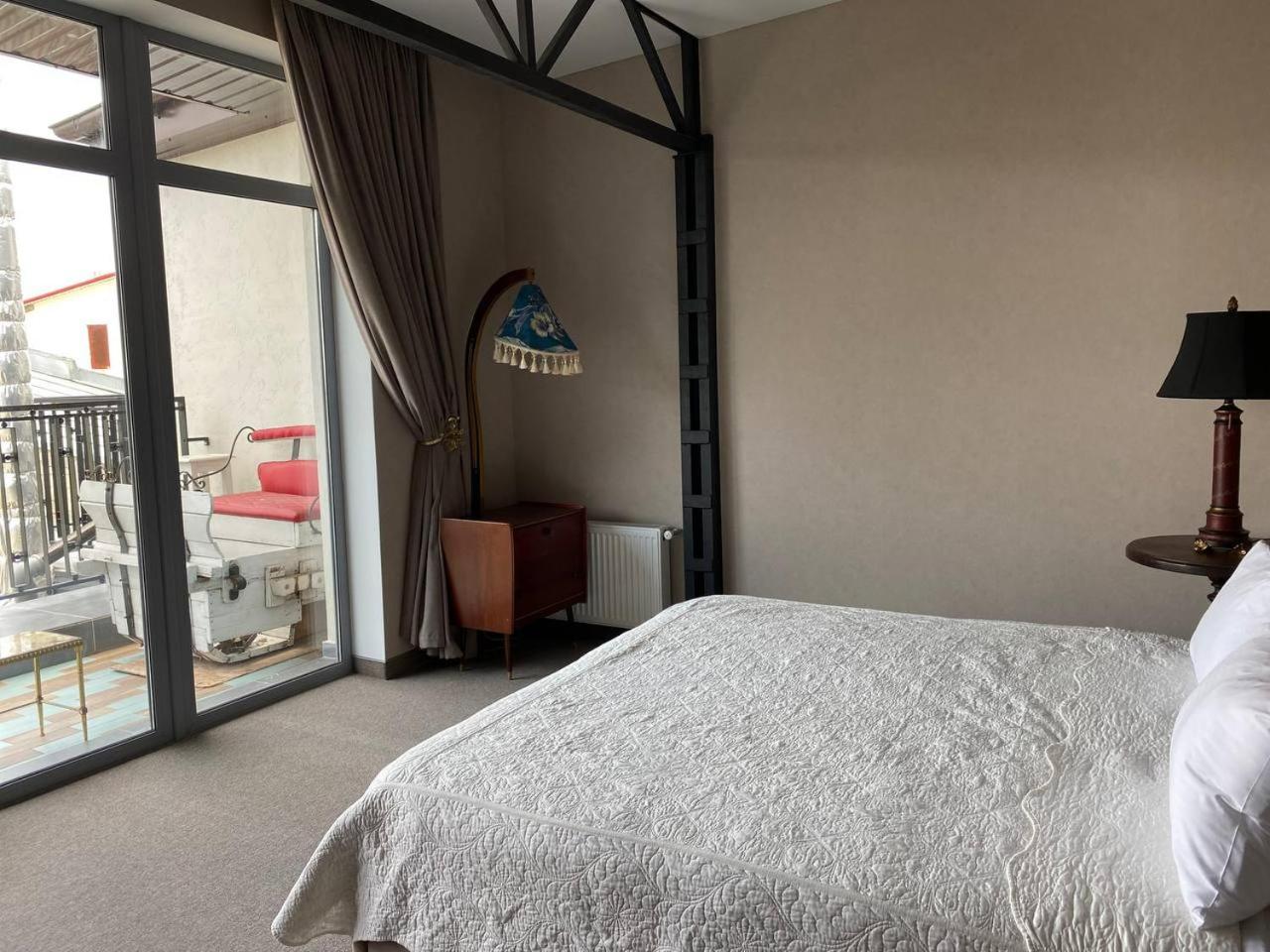 Deluxe Double Room with Balcony photo 2