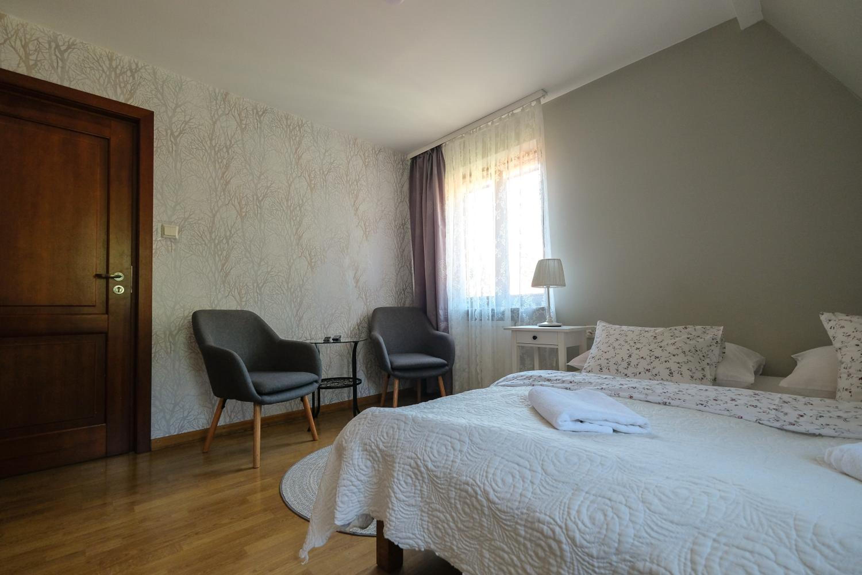 Double Room with Private Bathroom photo 3