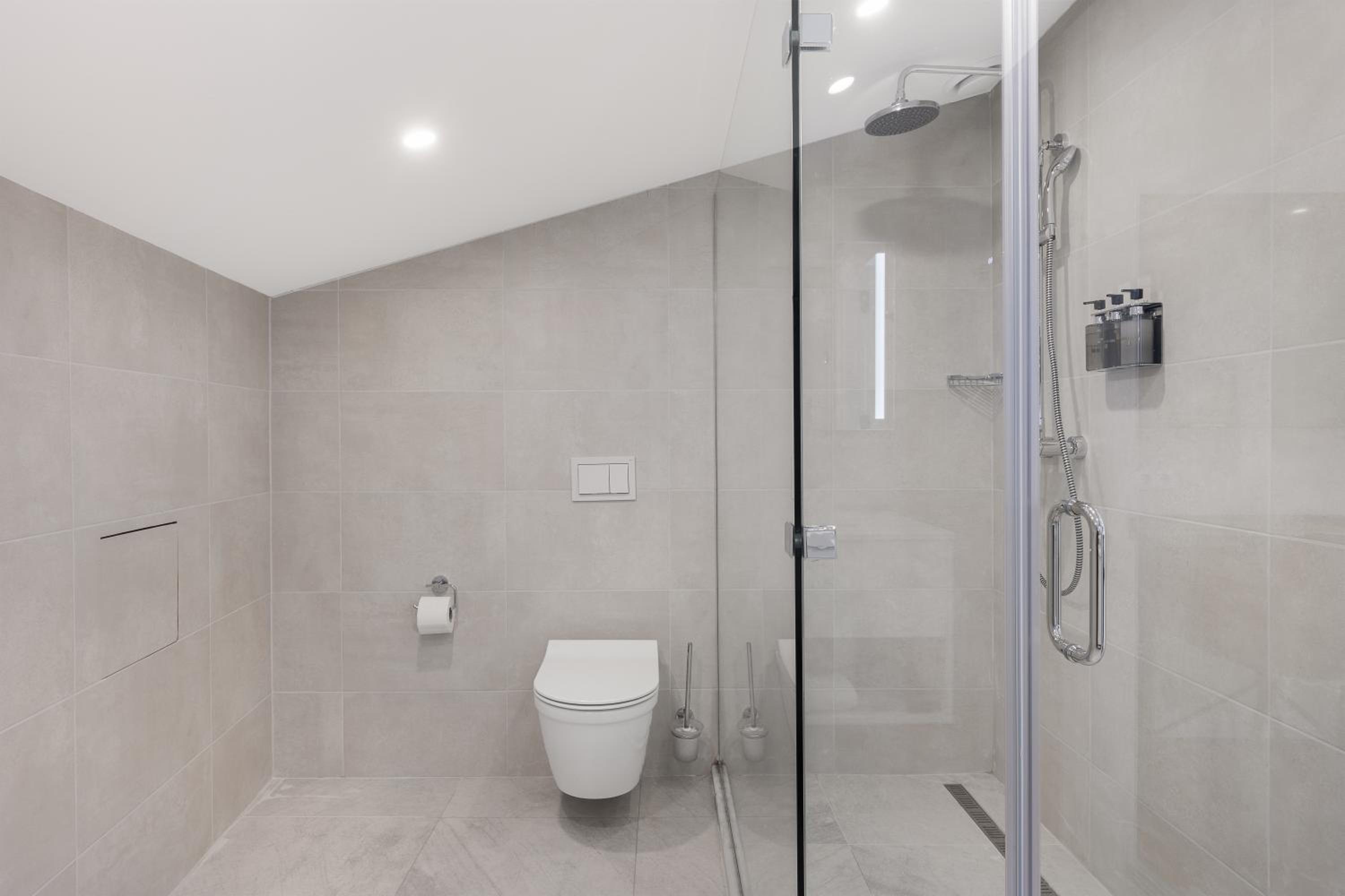 One-Bedroom Suite - Photo 3