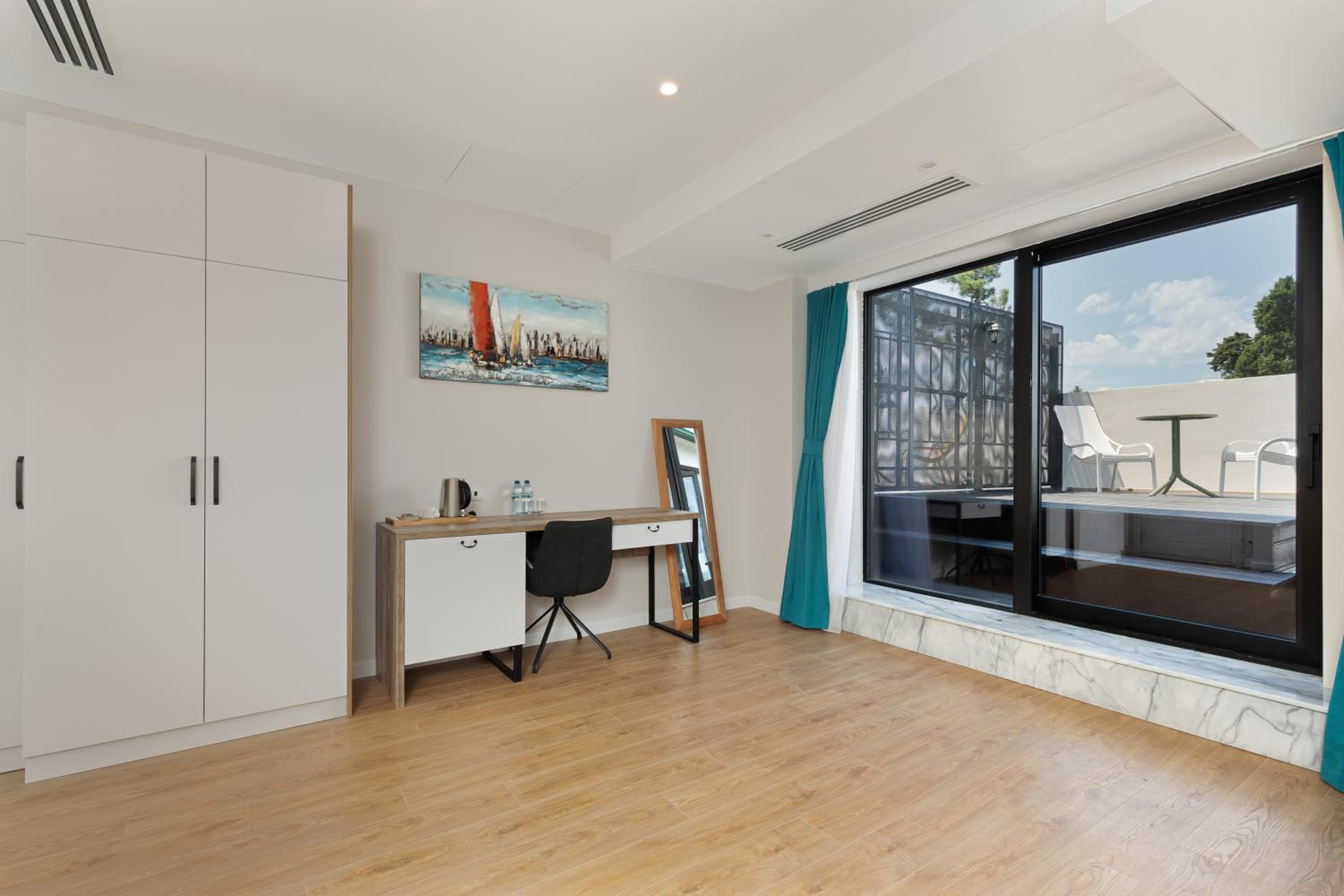 One-Bedroom Suite - Photo 7