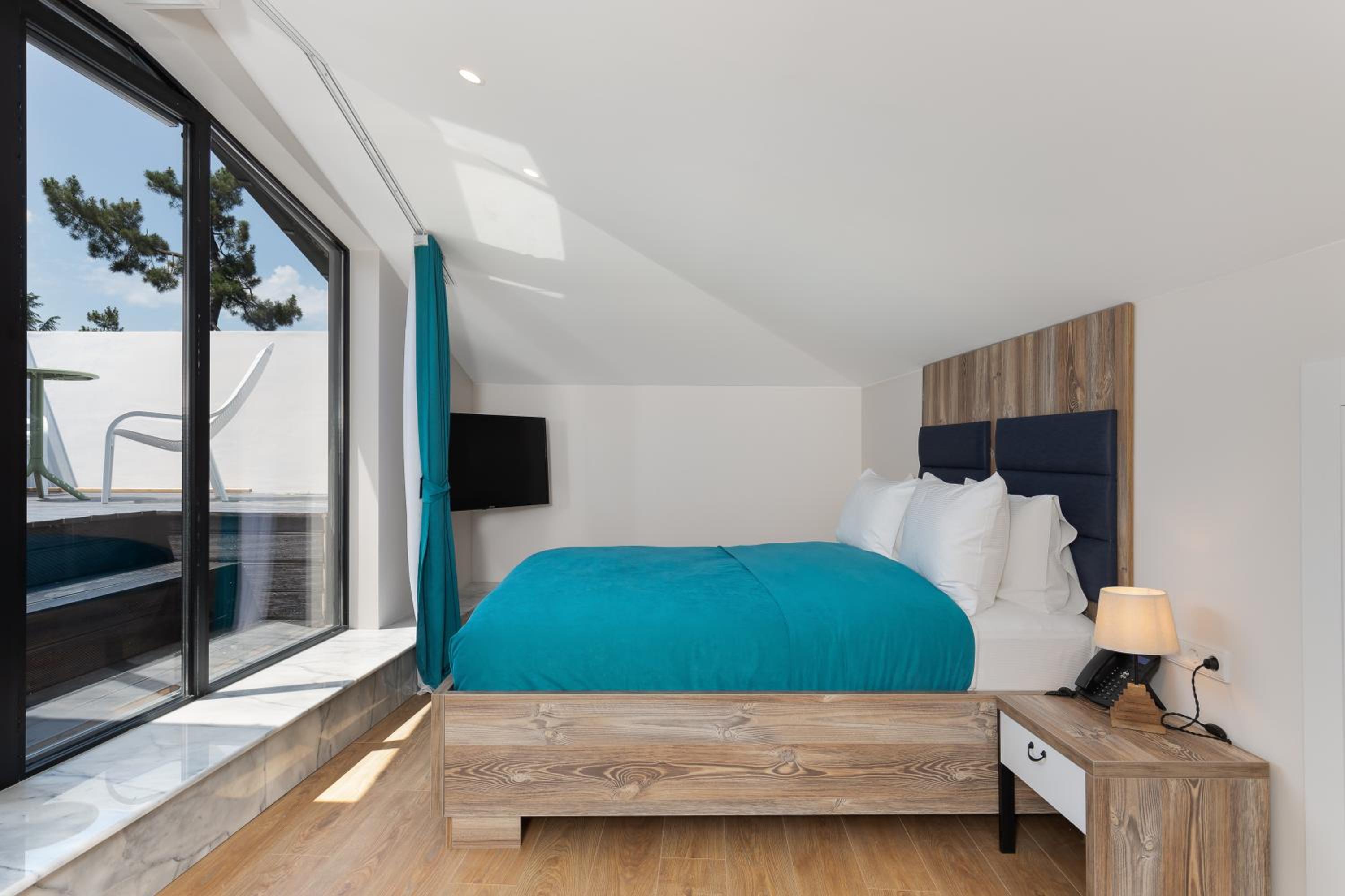 One-Bedroom Suite - Photo 1