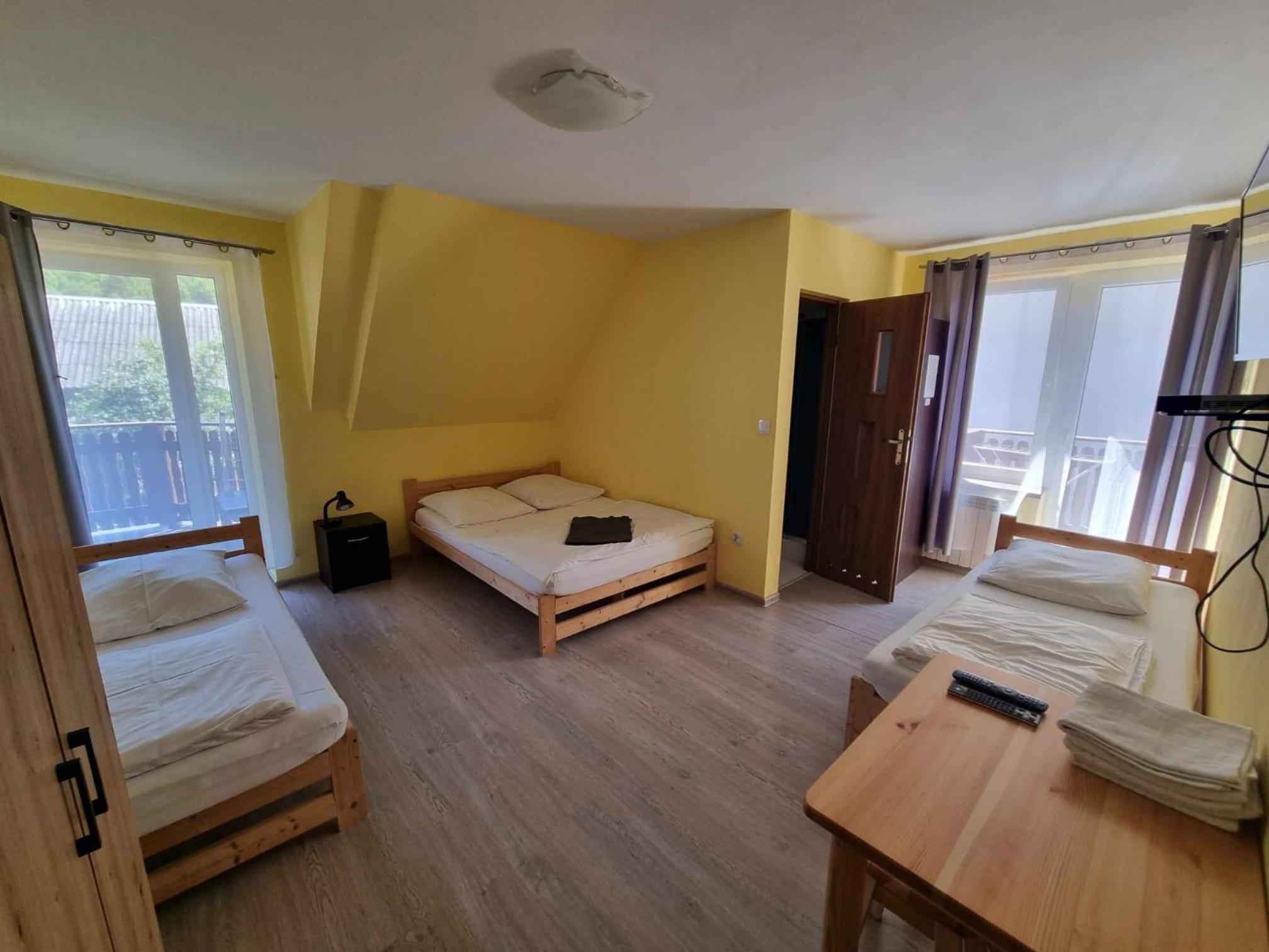 Quadruple Room with Private Bathroom photo 2