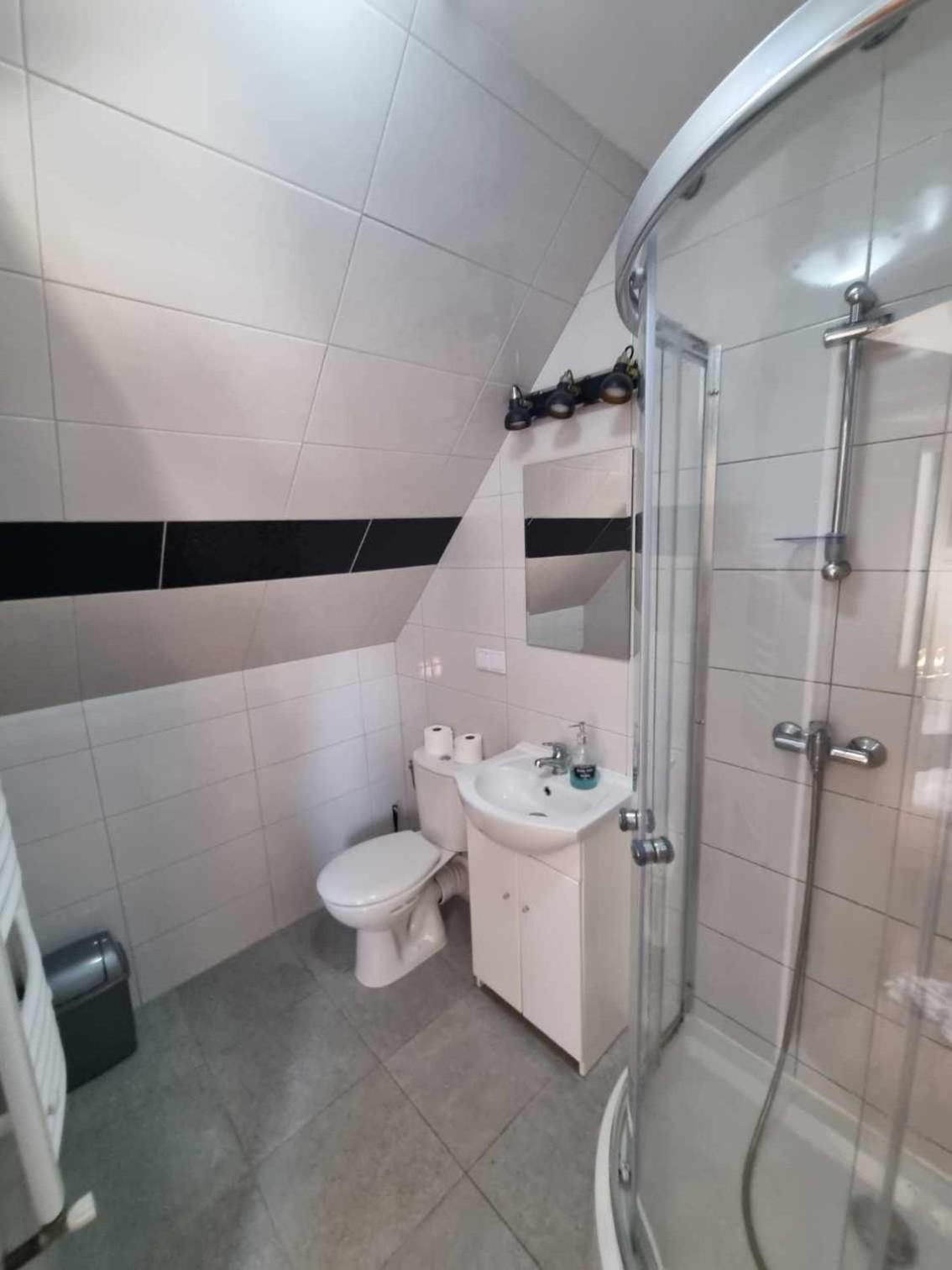 Family Room with Private Bathroom photo 3