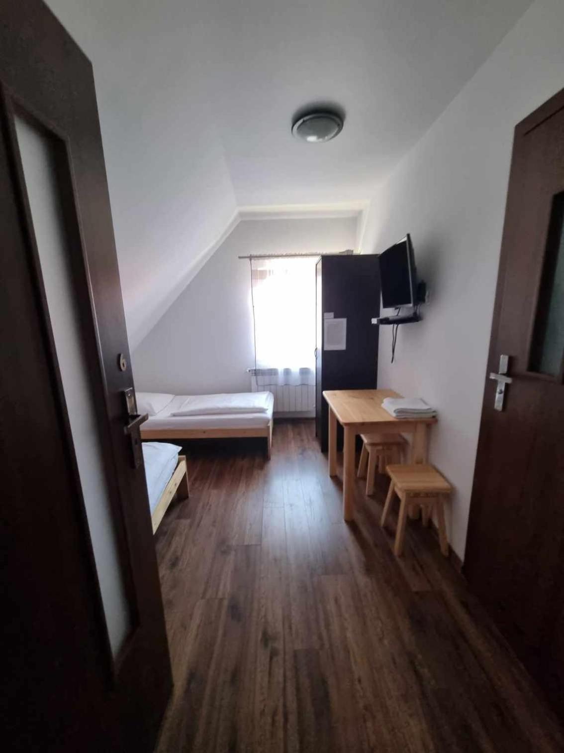 Triple Room with Bathroom photo 2