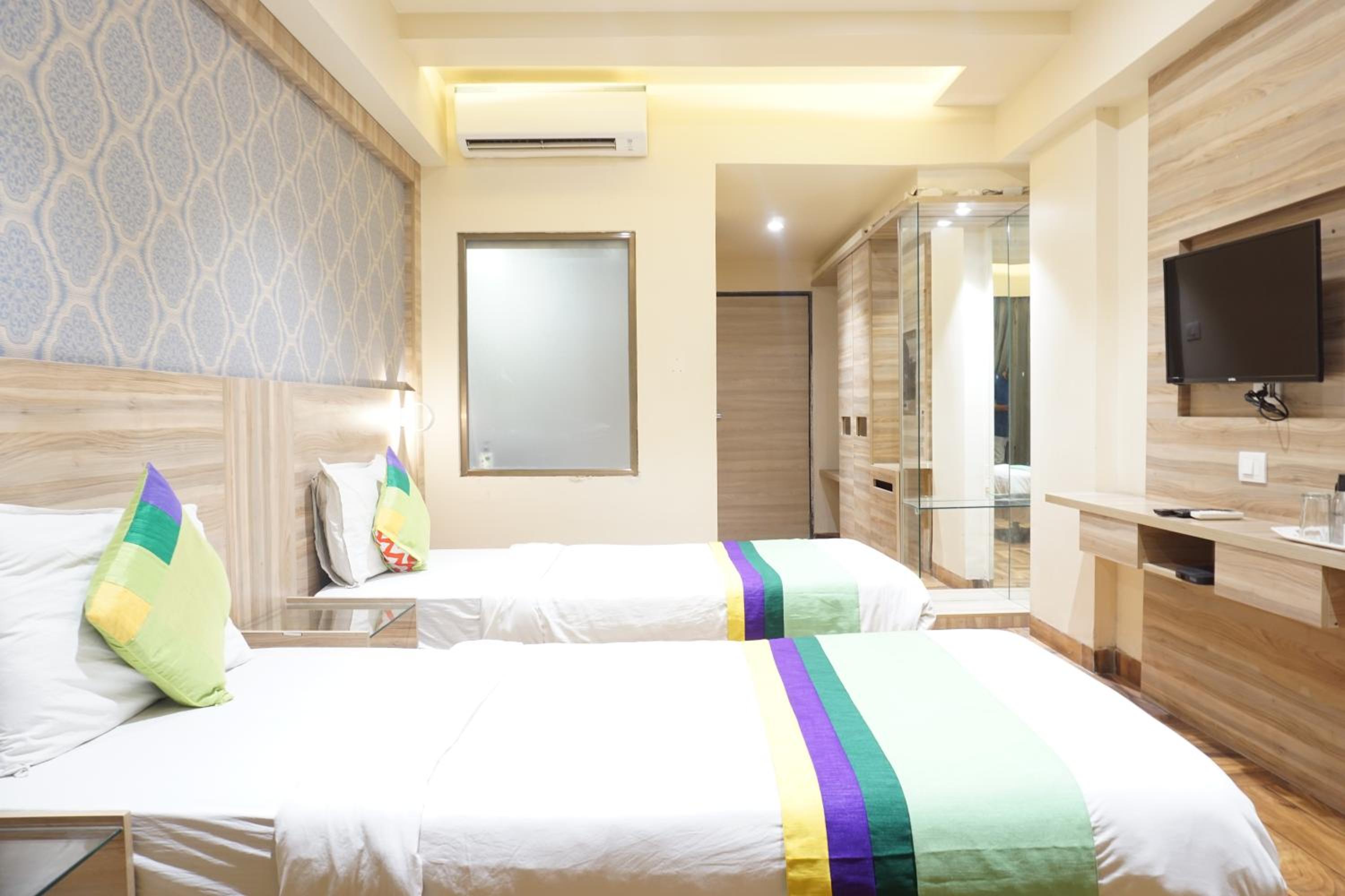 Standard Double Room - Photo 8