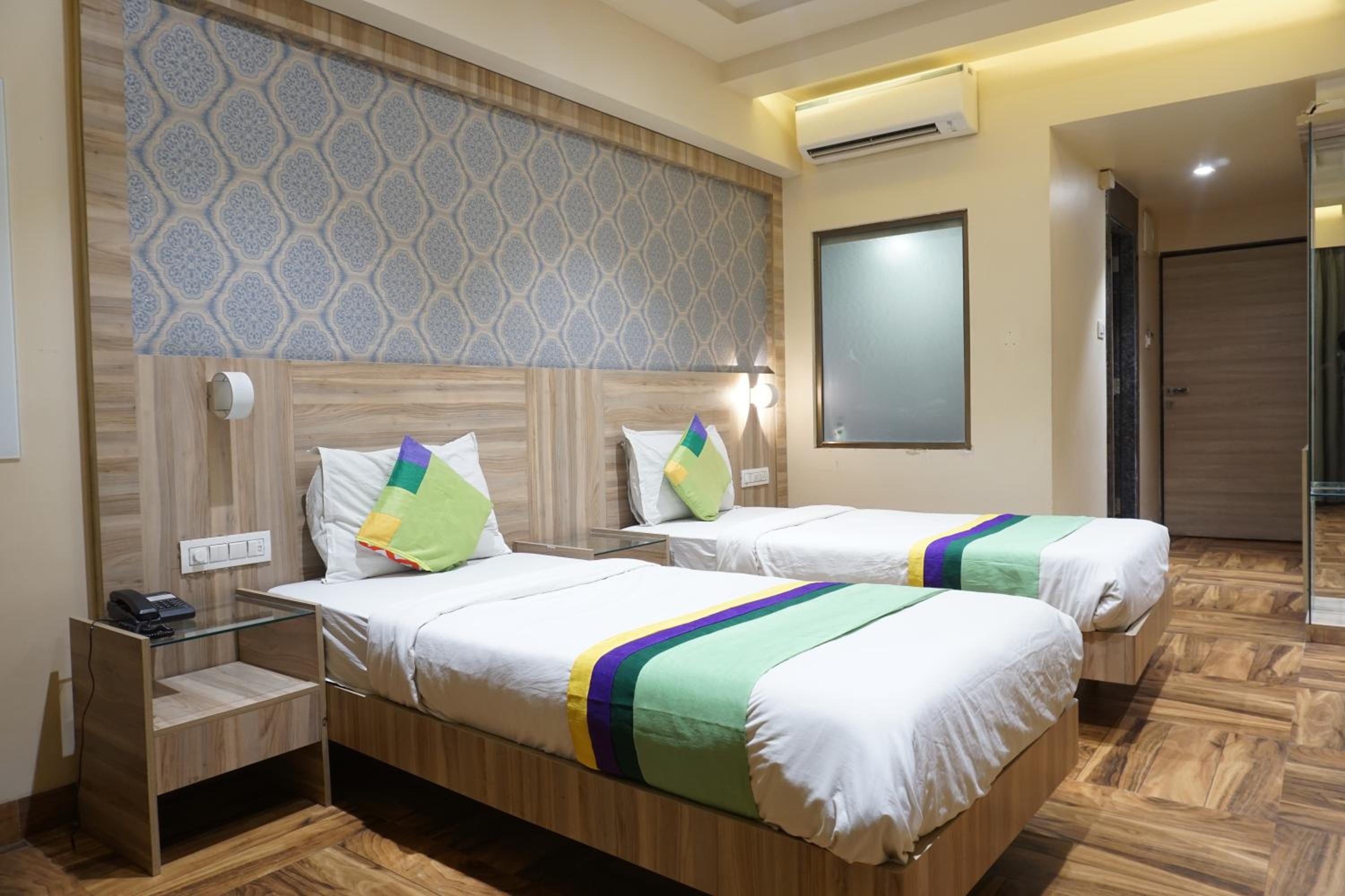 Standard Double Room - Photo 13