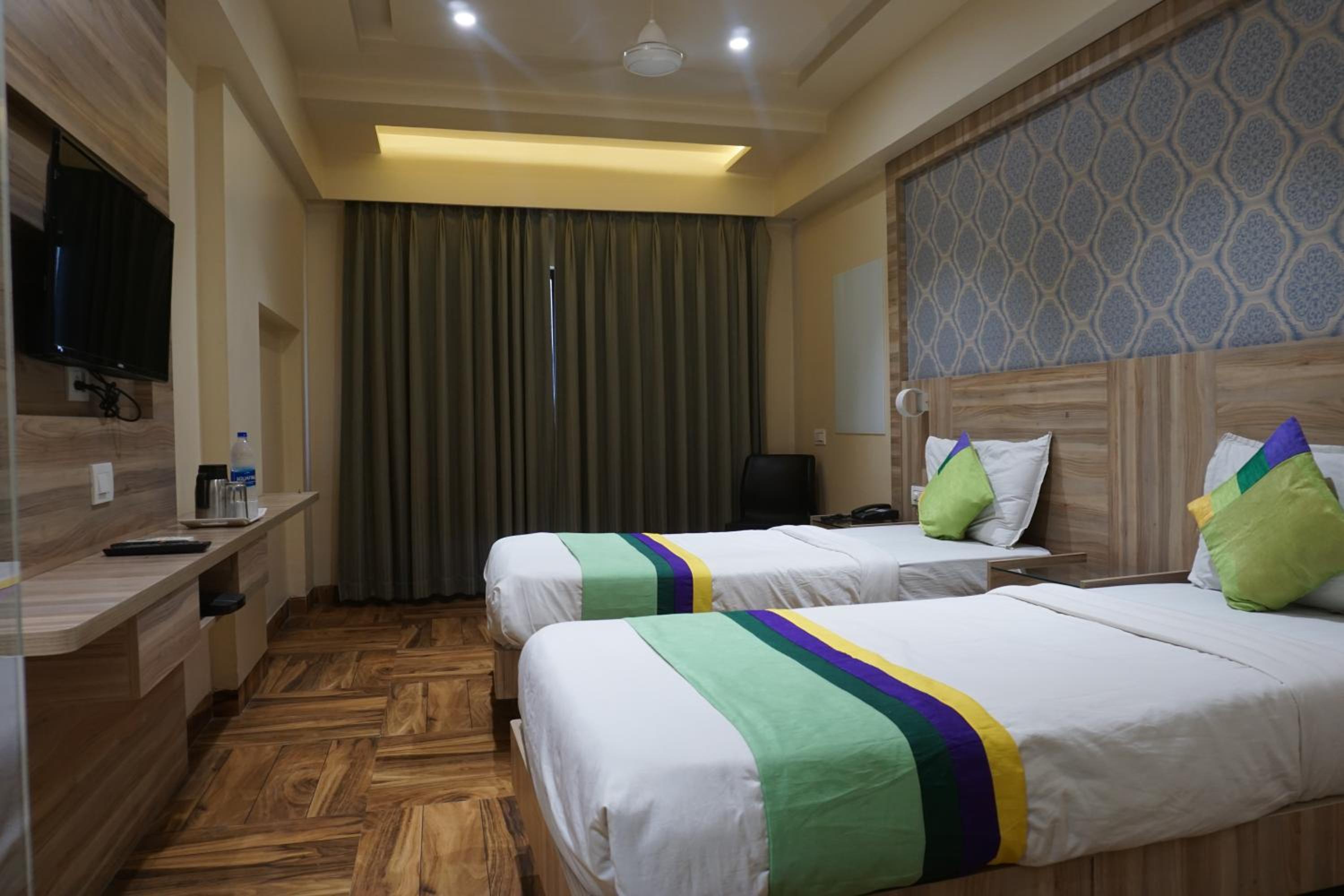 Standard Double Room - Photo 11