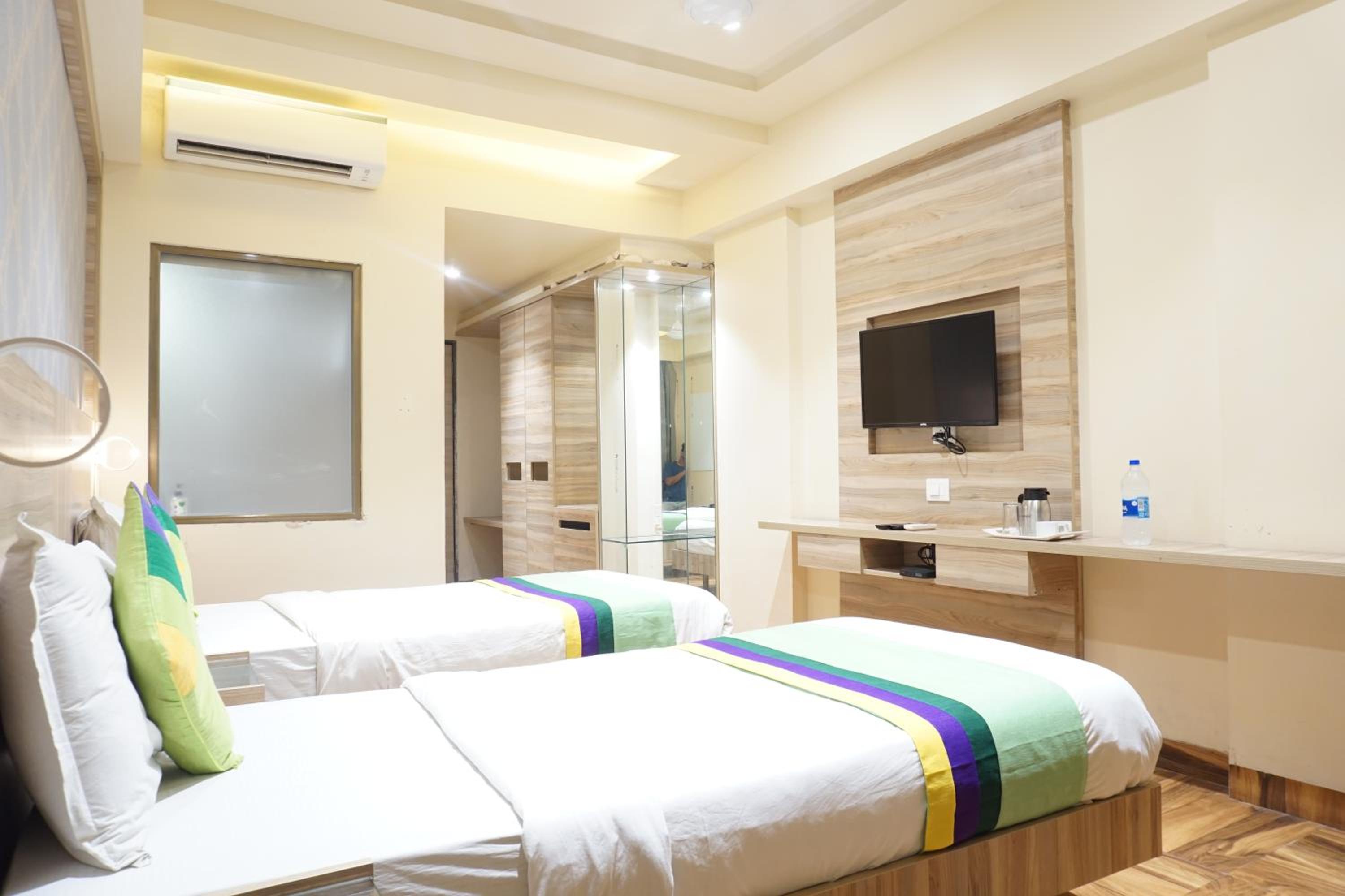 Standard Double Room - Photo 12